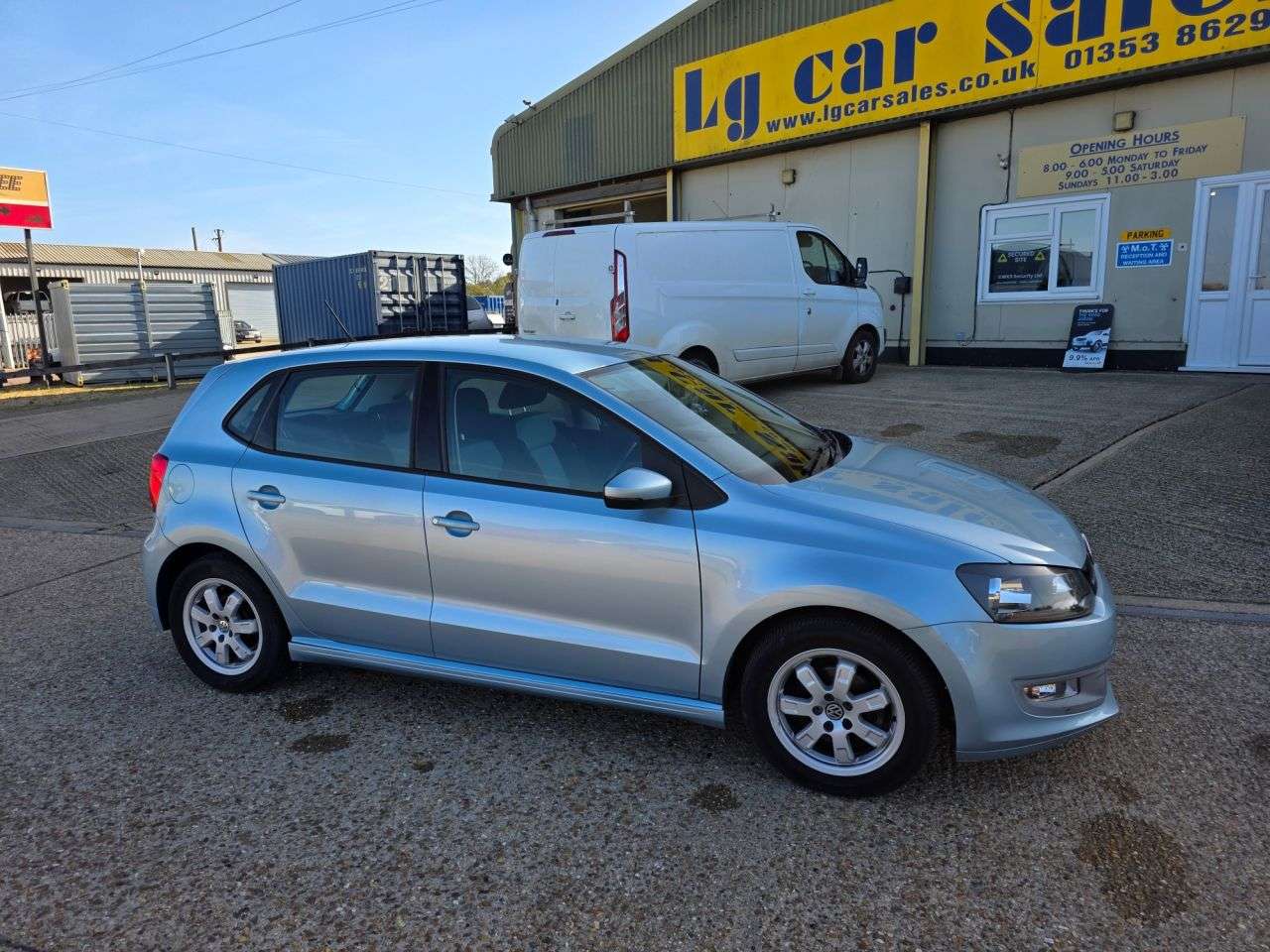 A 2010 VOLKSWAGEN POLO 1.2 TDI BlueMotion Hatchback 5dr Diesel Manual Euro 5 (s/s) (75 ps) A 2010 VOLKSWAGEN POLO 1.2 TDI BlueMotion Hatchback 5dr Diesel Manual Euro 5 (s/s) (75 ps)