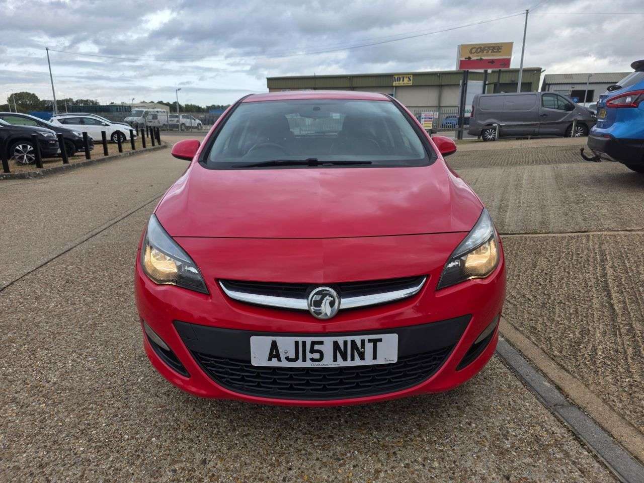 A 2015 VAUXHALL ASTRA 1.6i Excite Hatchback 5dr Petrol Manual Euro 6 (115 ps) A 2015 VAUXHALL ASTRA 1.6i Excite Hatchback 5dr Petrol Manual Euro 6 (115 ps)