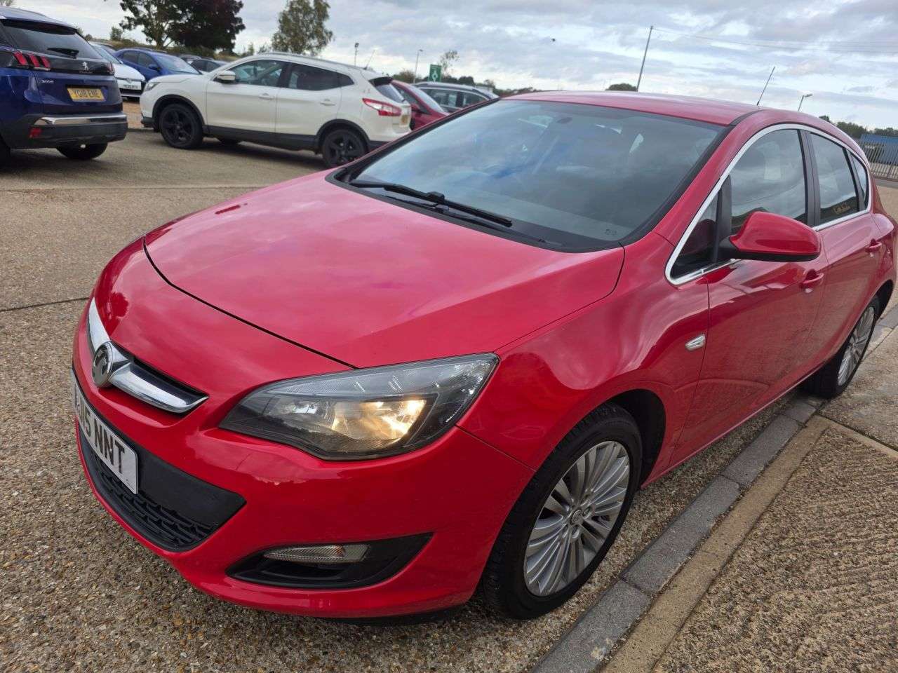 A 2015 VAUXHALL ASTRA 1.6i Excite Hatchback 5dr Petrol Manual Euro 6 (115 ps) A 2015 VAUXHALL ASTRA 1.6i Excite Hatchback 5dr Petrol Manual Euro 6 (115 ps)