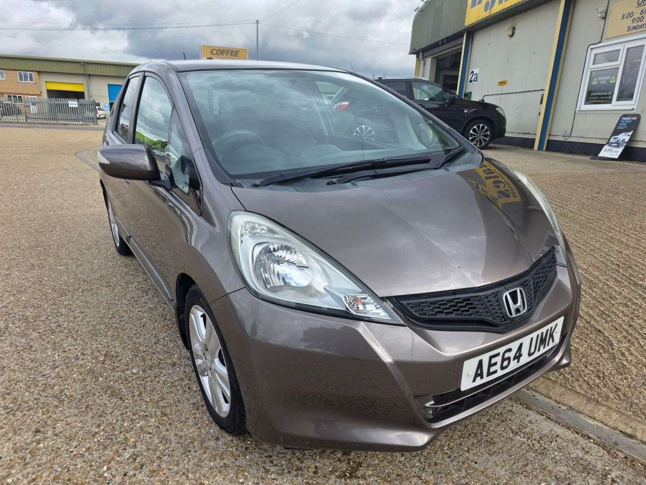A 2014 HONDA JAZZ I-VTEC ES PLUS A 2014 HONDA JAZZ I-VTEC ES PLUS
