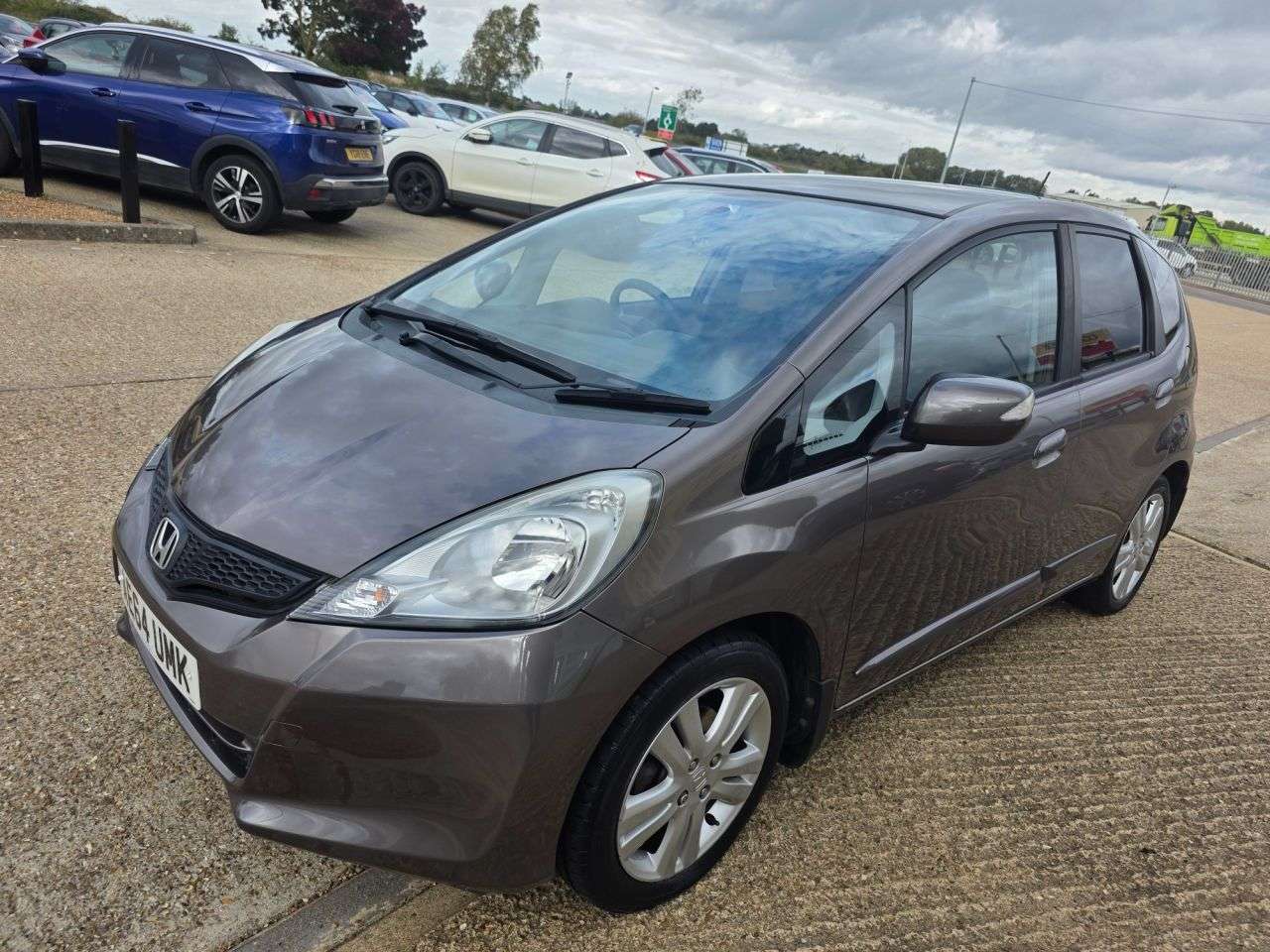 A 2014 HONDA JAZZ I-VTEC ES PLUS A 2014 HONDA JAZZ I-VTEC ES PLUS