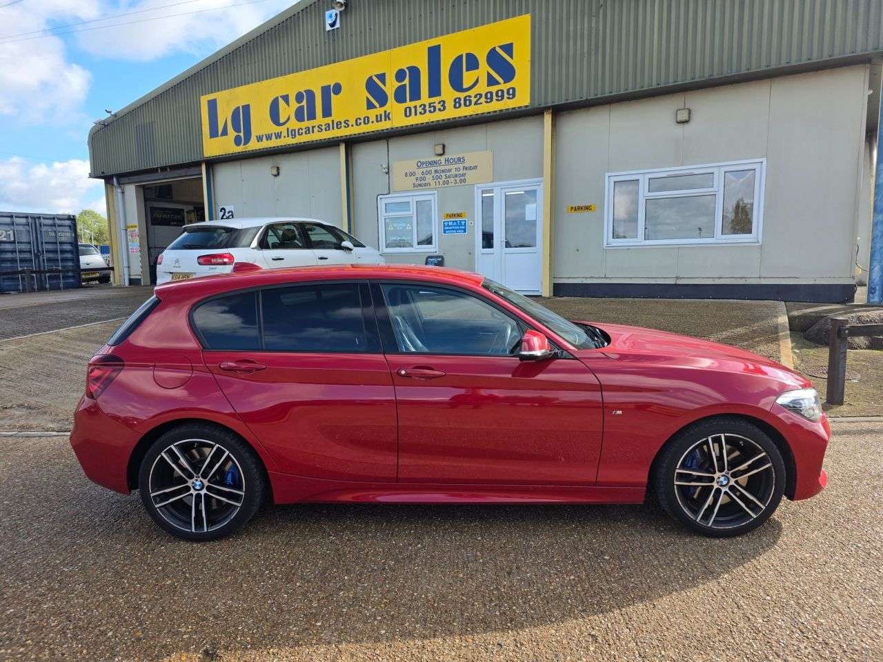 A 2018 BMW 1 SERIES 2.0 120i M Sport Shadow Edition Hatchback 5dr Petrol Auto Euro 6 (s/s) (184 A 2018 BMW 1 SERIES 2.0 120i M Sport Shadow Edition Hatchback 5dr Petrol Auto Euro 6 (s/s) (184