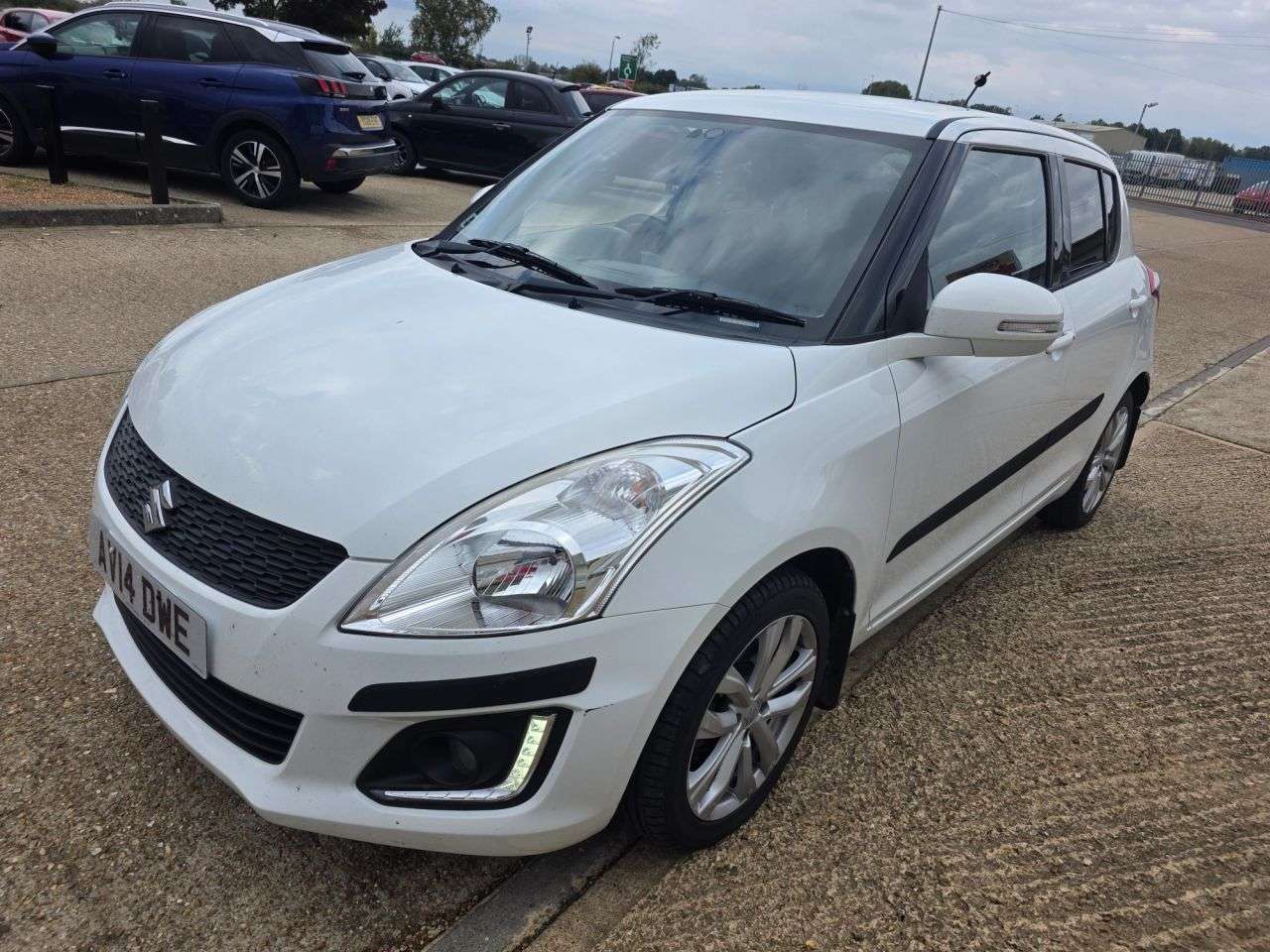A 2014 SUZUKI SWIFT 1.2 SZ4 Hatchback 5dr Petrol Auto Euro 5 (94 ps) A 2014 SUZUKI SWIFT 1.2 SZ4 Hatchback 5dr Petrol Auto Euro 5 (94 ps)