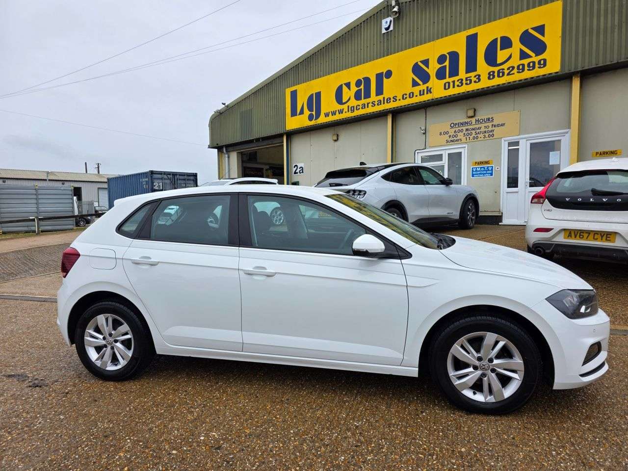 A 2018 VOLKSWAGEN POLO 1.0 TSI SE Hatchback 5dr Petrol Manual Euro 6 (s/s) (95 ps) A 2018 VOLKSWAGEN POLO 1.0 TSI SE Hatchback 5dr Petrol Manual Euro 6 (s/s) (95 ps)