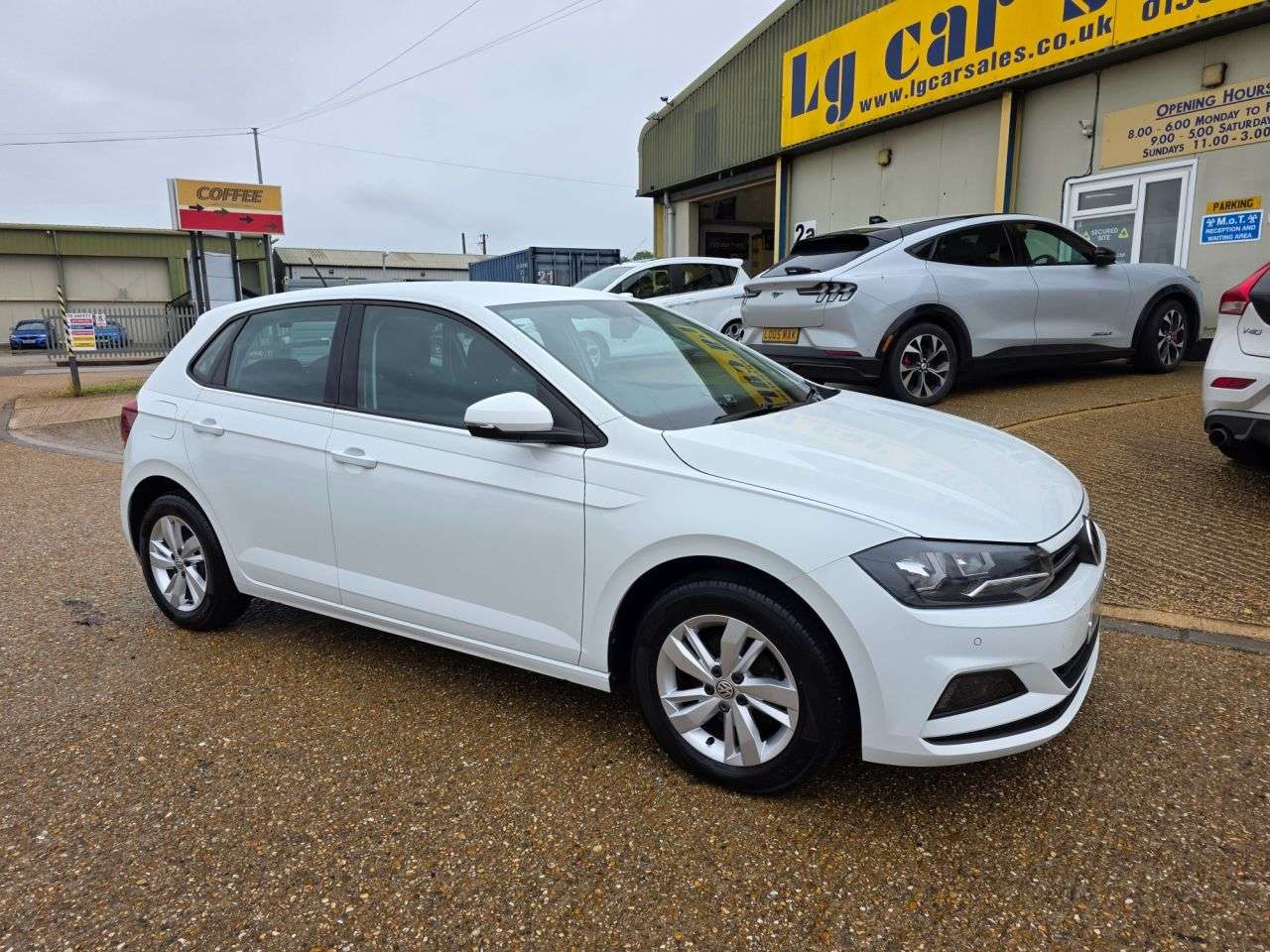 A 2018 VOLKSWAGEN POLO 1.0 TSI SE Hatchback 5dr Petrol Manual Euro 6 (s/s) (95 ps) A 2018 VOLKSWAGEN POLO 1.0 TSI SE Hatchback 5dr Petrol Manual Euro 6 (s/s) (95 ps)