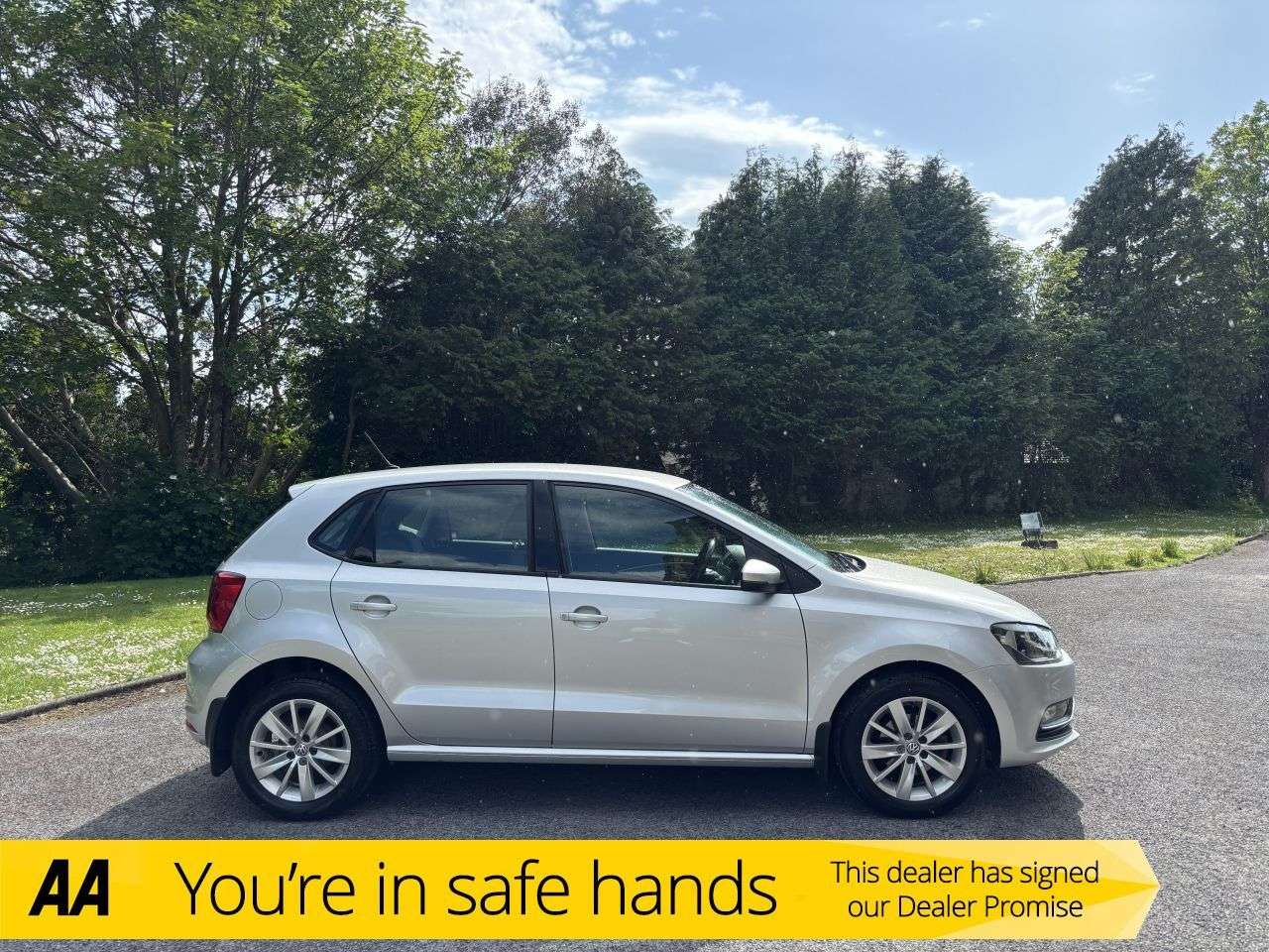 A 2016 VOLKSWAGEN POLO 1.0 BlueMotion Tech SE Hatchback 5dr Petrol Manual Euro 6 (s/s) (60 ps) 10 A 2016 VOLKSWAGEN POLO 1.0 BlueMotion Tech SE Hatchback 5dr Petrol Manual Euro 6 (s/s) (60 ps) 10