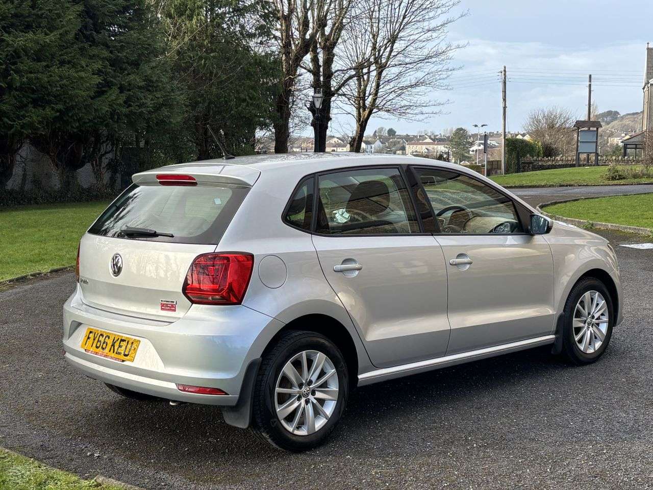 A 2016 VOLKSWAGEN POLO 1.0 BlueMotion Tech SE Hatchback 5dr Petrol Manual Euro 6 (s/s) (60 ps) 10 A 2016 VOLKSWAGEN POLO 1.0 BlueMotion Tech SE Hatchback 5dr Petrol Manual Euro 6 (s/s) (60 ps) 10