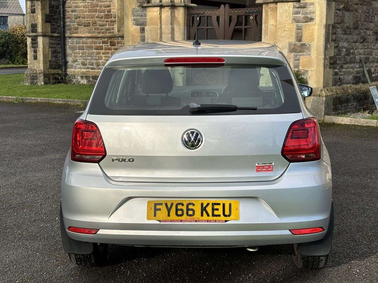 A 2016 VOLKSWAGEN POLO 1.0 BlueMotion Tech SE Hatchback 5dr Petrol Manual Euro 6 (s/s) (60 ps) 10 A 2016 VOLKSWAGEN POLO 1.0 BlueMotion Tech SE Hatchback 5dr Petrol Manual Euro 6 (s/s) (60 ps) 10