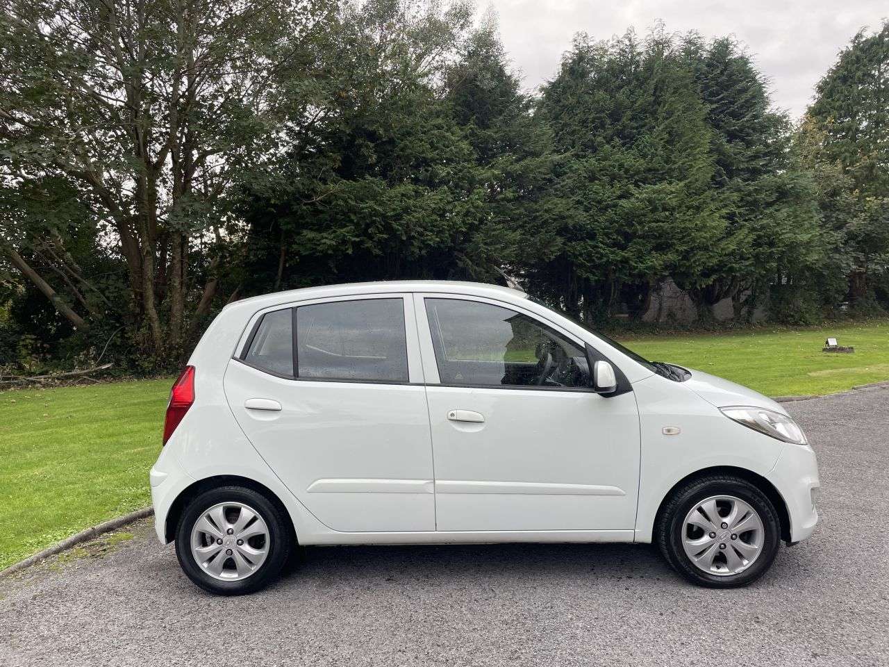 A 2012 HYUNDAI I10 1.2 Active Hatchback 5dr Petrol Auto Euro 5 (85 bhp) AUTOMATIC...LOW MILES. A 2012 HYUNDAI I10 1.2 Active Hatchback 5dr Petrol Auto Euro 5 (85 bhp) AUTOMATIC...LOW MILES.