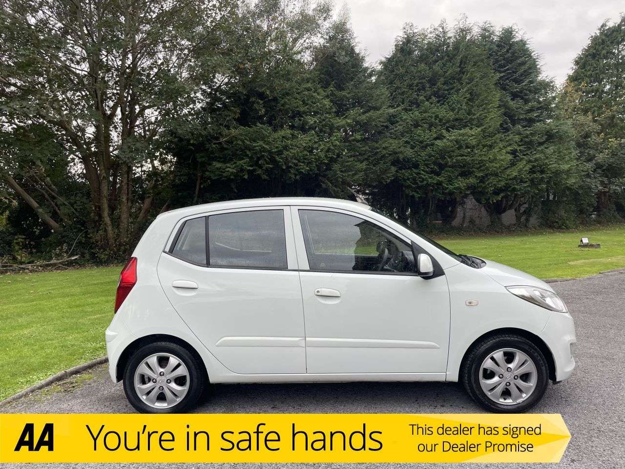 A 2012 HYUNDAI I10 1.2 Active Hatchback 5dr Petrol Auto Euro 5 (85 bhp) AUTOMATIC...LOW MILES. A 2012 HYUNDAI I10 1.2 Active Hatchback 5dr Petrol Auto Euro 5 (85 bhp) AUTOMATIC...LOW MILES.