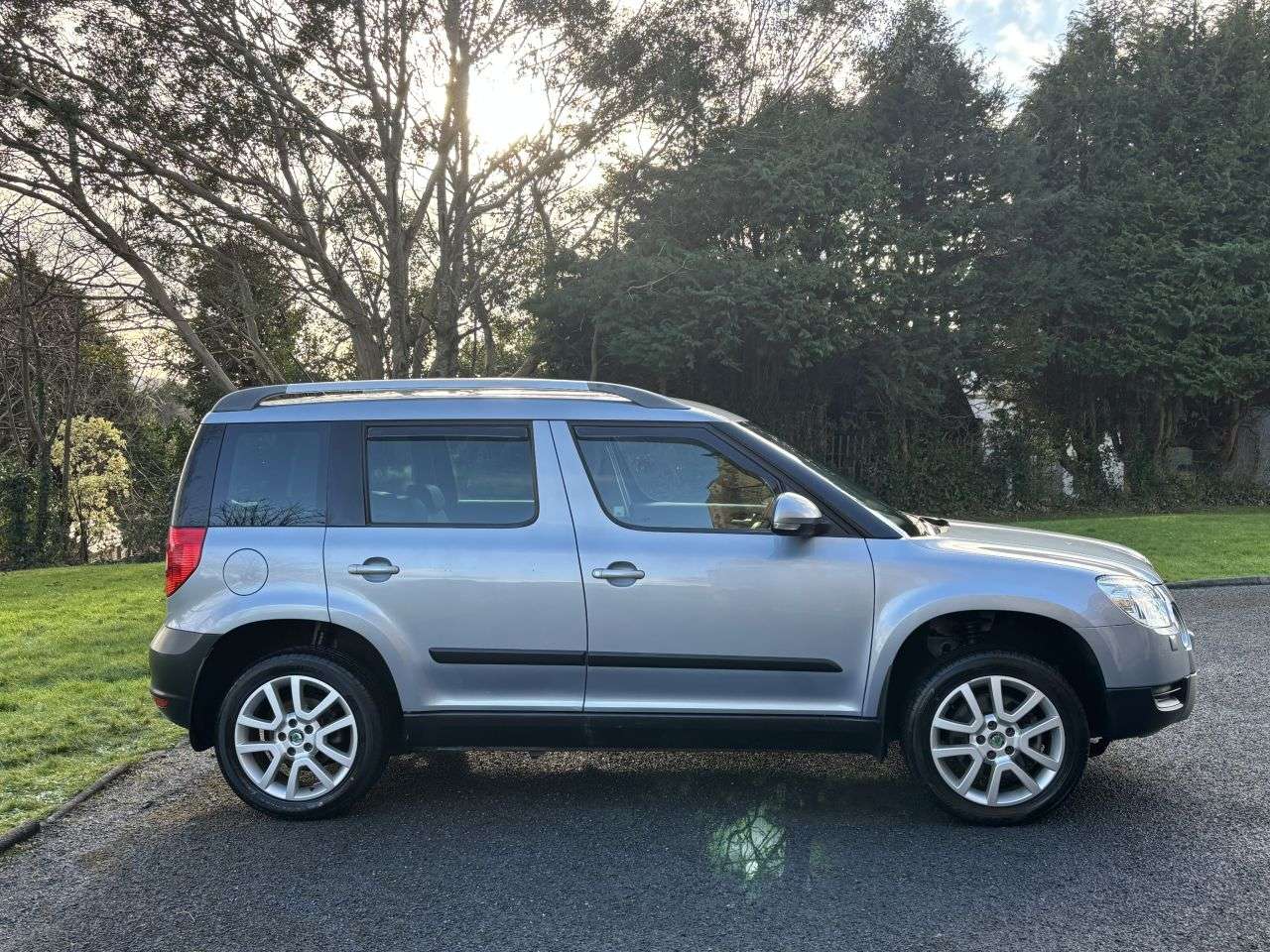A 2011 SKODA YETI 2.0 TDI Elegance SUV 5dr Diesel Manual 4WD Euro 5 (170 ps) A 2011 SKODA YETI 2.0 TDI Elegance SUV 5dr Diesel Manual 4WD Euro 5 (170 ps)