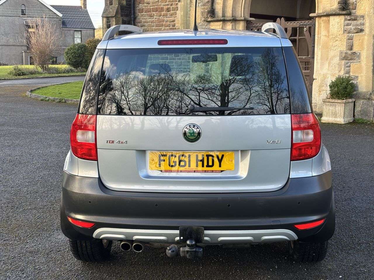 A 2011 SKODA YETI 2.0 TDI Elegance SUV 5dr Diesel Manual 4WD Euro 5 (170 ps) A 2011 SKODA YETI 2.0 TDI Elegance SUV 5dr Diesel Manual 4WD Euro 5 (170 ps)