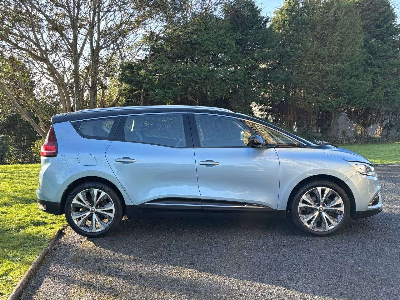 A 2017 RENAULT GRAND SCENIC 1.6 dCi Dynamique Nav MPV 5dr Diesel Manual Euro 6 (s/s) (130 ps) A 2017 RENAULT GRAND SCENIC 1.6 dCi Dynamique Nav MPV 5dr Diesel Manual Euro 6 (s/s) (130 ps)