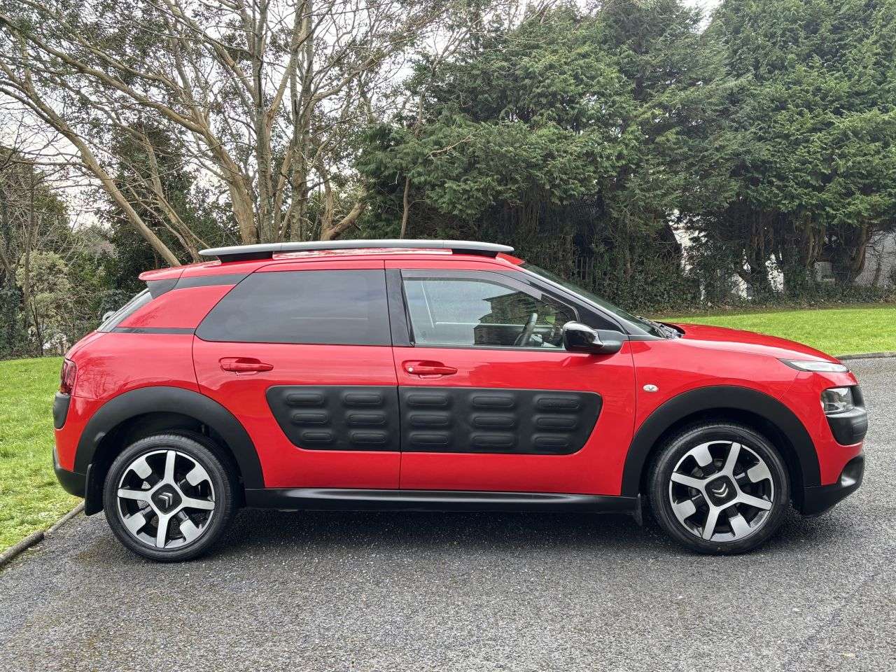 A 2015 CITROEN C4 CACTUS 1.6 BlueHDi Flair Hatchback 5dr Diesel Manual Euro 6 (s/s) (100 ps) A 2015 CITROEN C4 CACTUS 1.6 BlueHDi Flair Hatchback 5dr Diesel Manual Euro 6 (s/s) (100 ps)