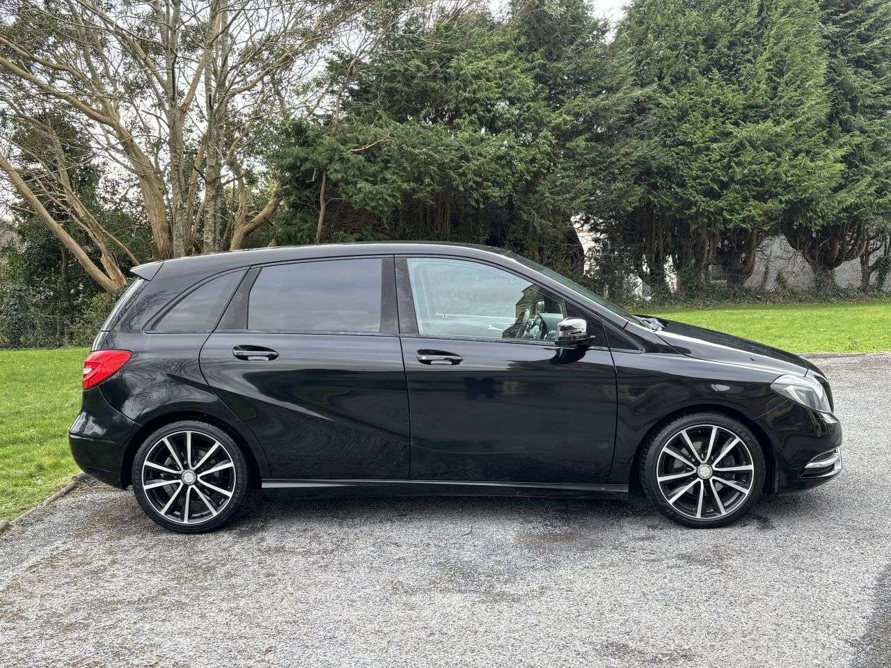 A 2013 MERCEDES-BENZ B-CLASS 1.6 B180 Sport MPV 5dr Petrol 7G-DCT Euro 6 (s/s) (122 ps) A 2013 MERCEDES-BENZ B-CLASS 1.6 B180 Sport MPV 5dr Petrol 7G-DCT Euro 6 (s/s) (122 ps)