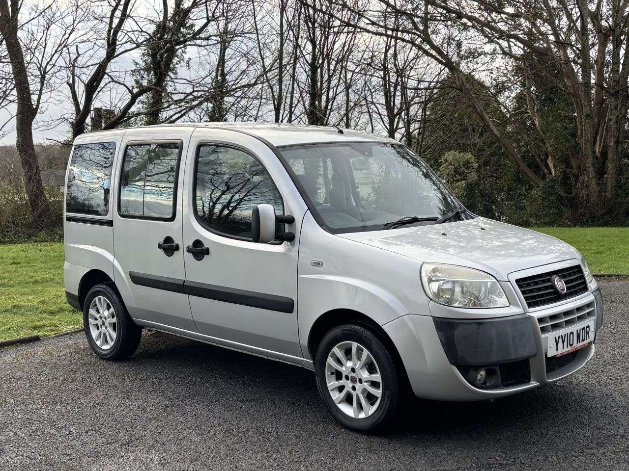 A 2010 FIAT DOBLO 1.4 Dynamic Estate 5dr Petrol Manual (174 g/km, 77 bhp) A 2010 FIAT DOBLO 1.4 Dynamic Estate 5dr Petrol Manual (174 g/km, 77 bhp)