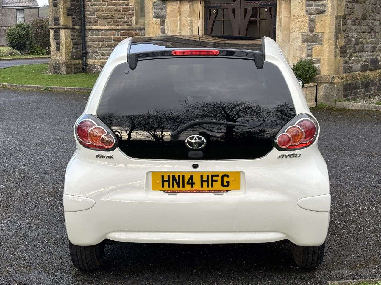 A 2014 TOYOTA AYGO 1.0 VVT-i Move Hatchback 5dr Petrol Manual Euro 5 (68 ps) A 2014 TOYOTA AYGO 1.0 VVT-i Move Hatchback 5dr Petrol Manual Euro 5 (68 ps)