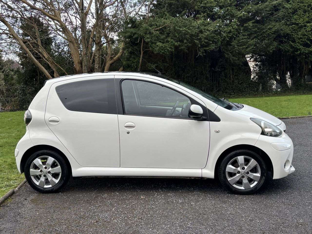 A 2014 TOYOTA AYGO 1.0 VVT-i Move Hatchback 5dr Petrol Manual Euro 5 (68 ps) A 2014 TOYOTA AYGO 1.0 VVT-i Move Hatchback 5dr Petrol Manual Euro 5 (68 ps)