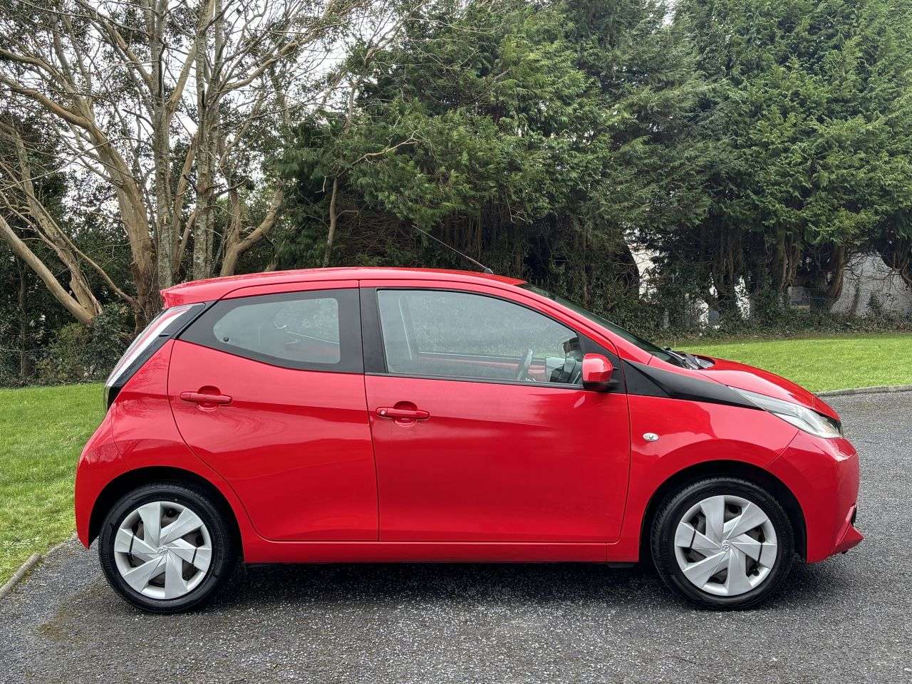 A 2015 TOYOTA AYGO 1.0 VVT-i x-play Hatchback 5dr Petrol Manual Euro 5 Euro 5 (68 ps) A 2015 TOYOTA AYGO 1.0 VVT-i x-play Hatchback 5dr Petrol Manual Euro 5 Euro 5 (68 ps)