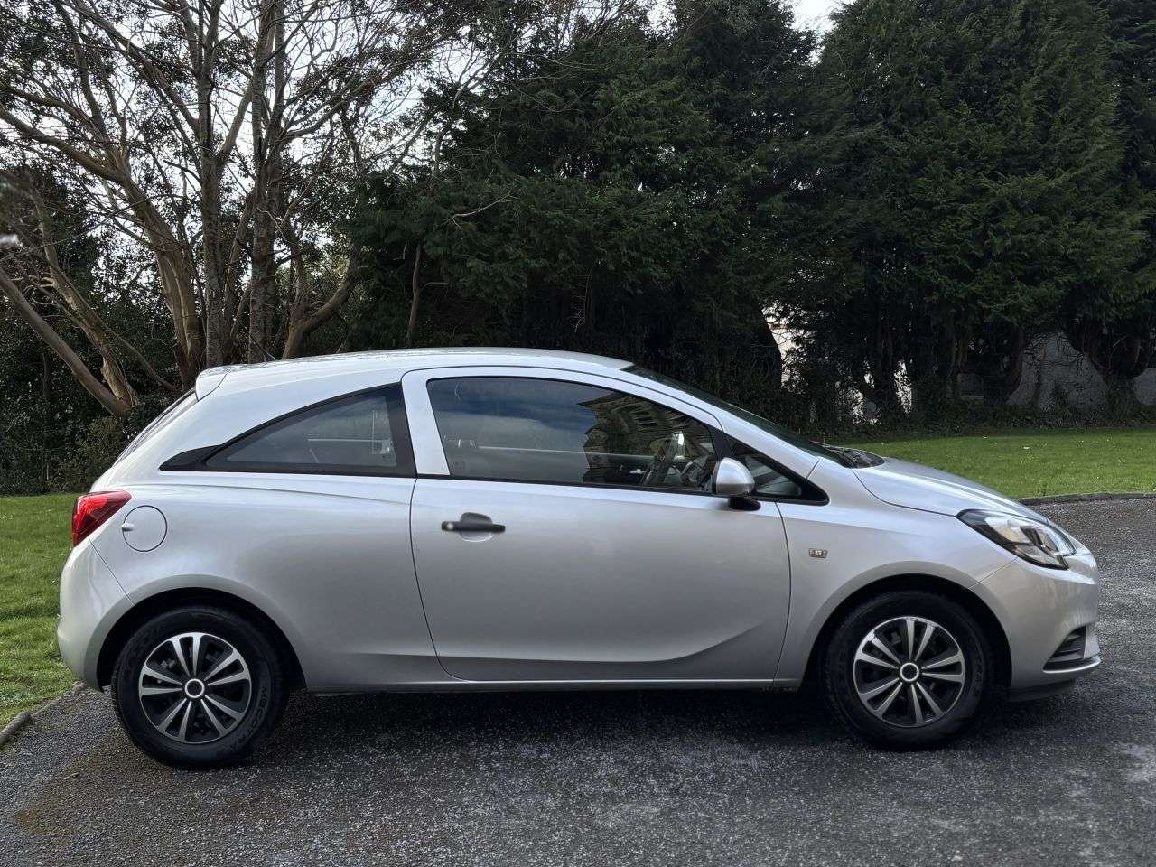 A 2015 VAUXHALL CORSA 1.2i Life Hatchback 3dr Petrol Manual Euro 6 (70 ps) A 2015 VAUXHALL CORSA 1.2i Life Hatchback 3dr Petrol Manual Euro 6 (70 ps)