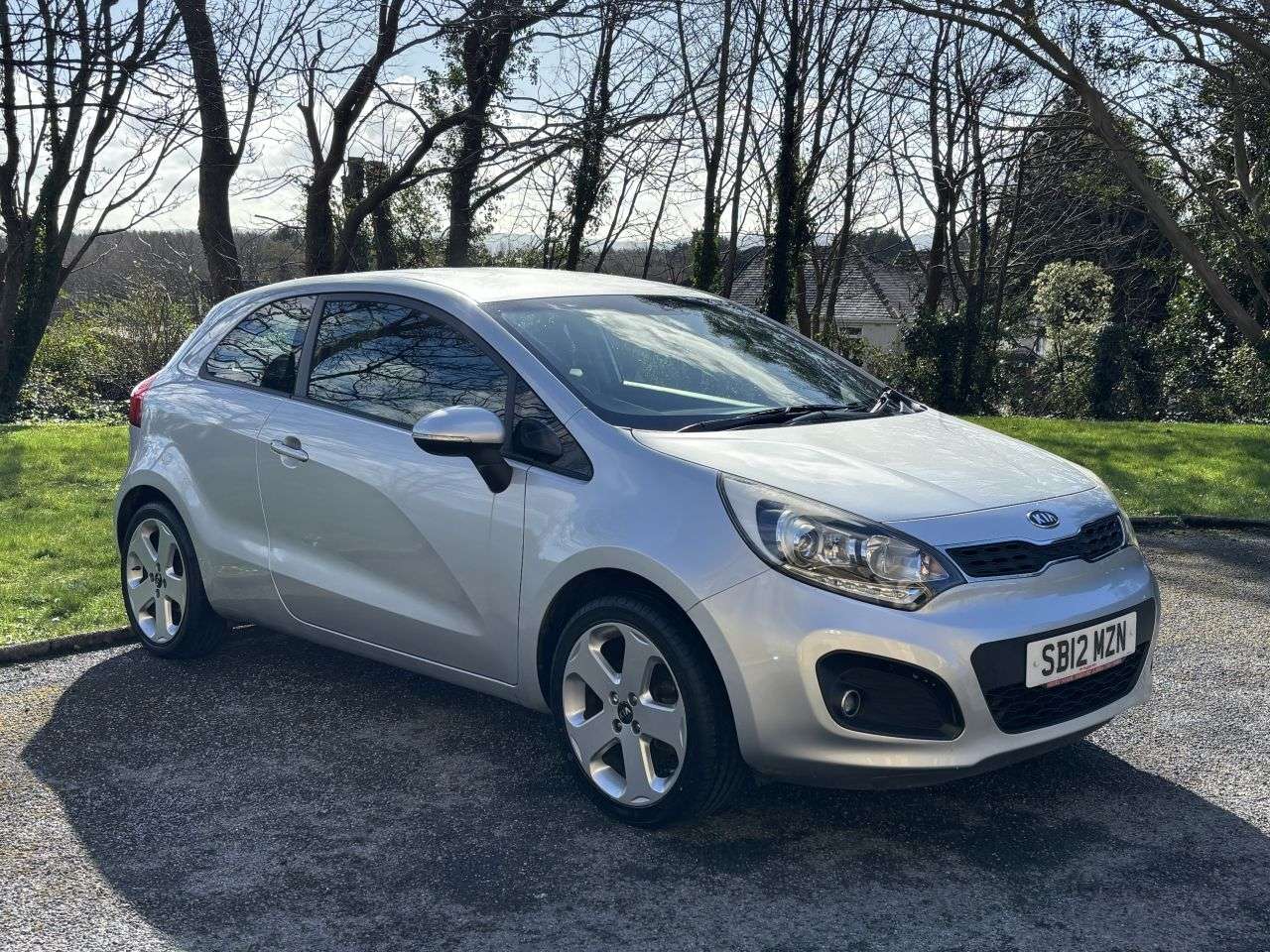 A 2012 KIA RIO 1.4 3 Hatchback 3dr Petrol Manual Euro 5 (107 bhp) A 2012 KIA RIO 1.4 3 Hatchback 3dr Petrol Manual Euro 5 (107 bhp)
