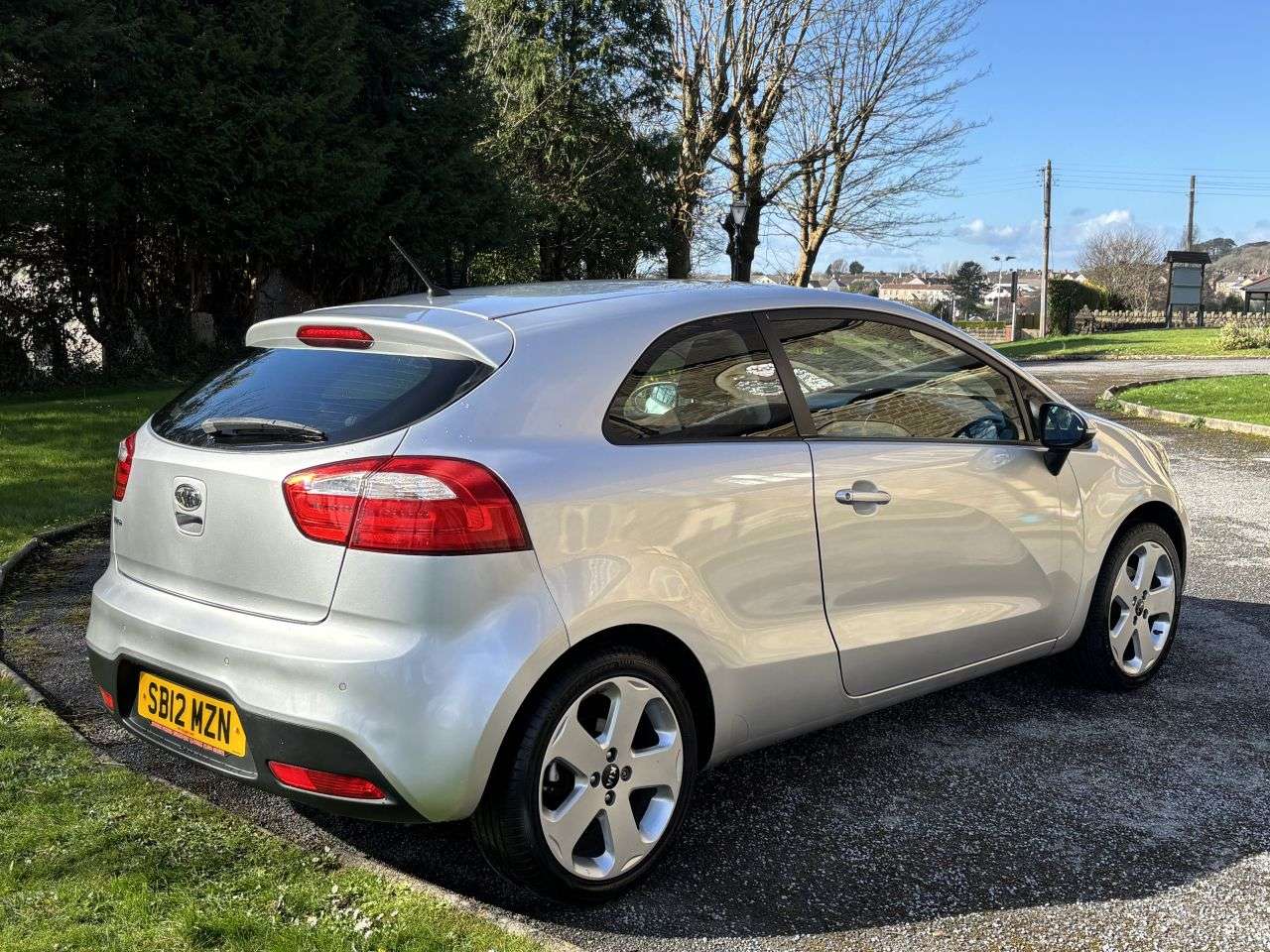 A 2012 KIA RIO 1.4 3 Hatchback 3dr Petrol Manual Euro 5 (107 bhp) A 2012 KIA RIO 1.4 3 Hatchback 3dr Petrol Manual Euro 5 (107 bhp)