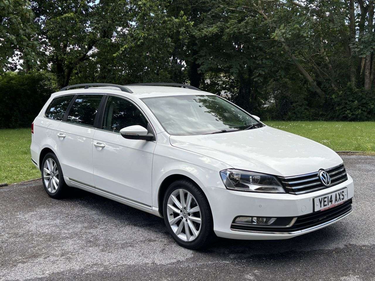 A 2014 VOLKSWAGEN PASSAT 1.6 TDI BlueMotion Tech Executive Estate 5dr Diesel Manual Euro 5 (s/s) (10 A 2014 VOLKSWAGEN PASSAT 1.6 TDI BlueMotion Tech Executive Estate 5dr Diesel Manual Euro 5 (s/s) (10