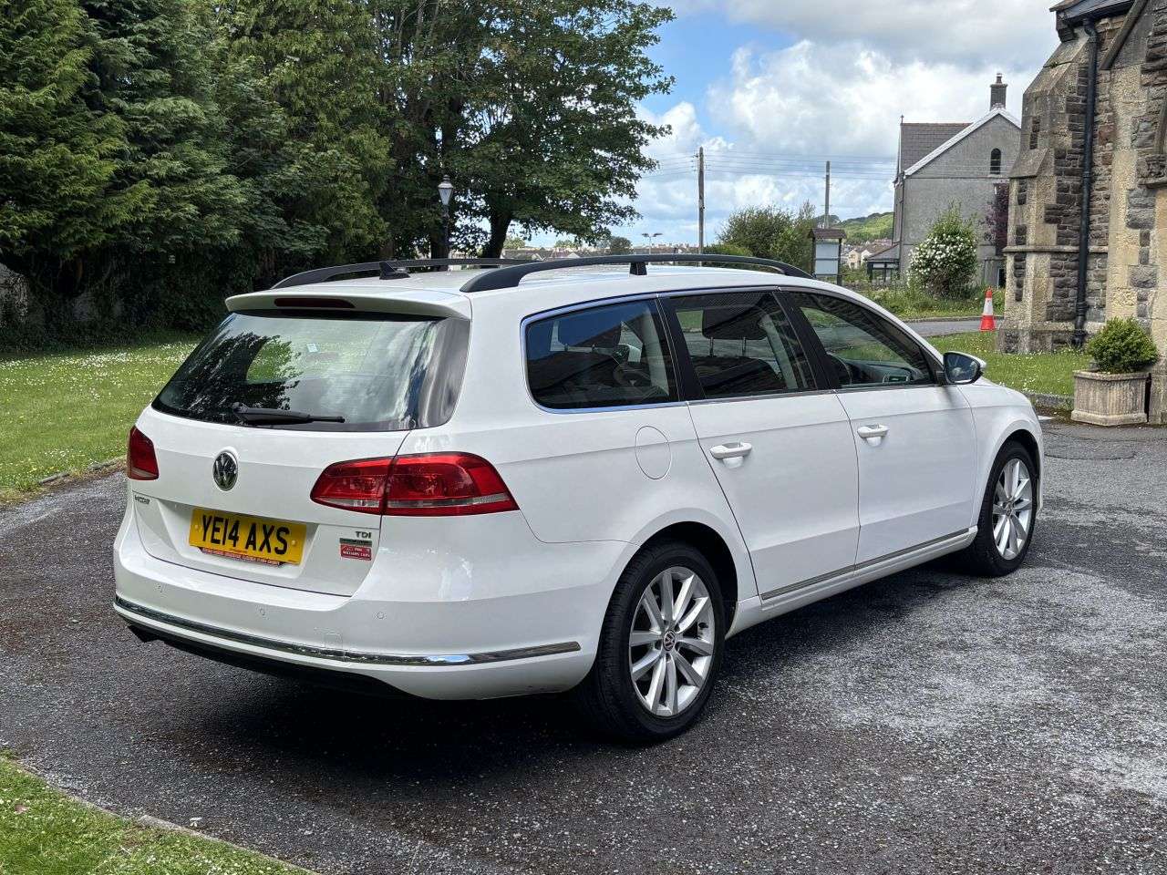 A 2014 VOLKSWAGEN PASSAT 1.6 TDI BlueMotion Tech Executive Estate 5dr Diesel Manual Euro 5 (s/s) (10 A 2014 VOLKSWAGEN PASSAT 1.6 TDI BlueMotion Tech Executive Estate 5dr Diesel Manual Euro 5 (s/s) (10