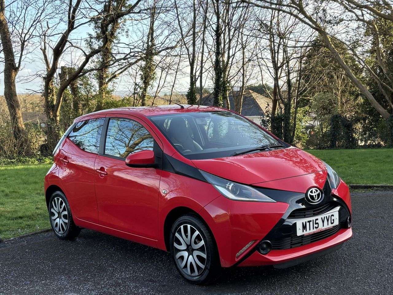 A 2015 TOYOTA AYGO 1.0 VVT-i x-play Hatchback 5dr Petrol Manual Euro 5 Euro 5 (68 ps) A 2015 TOYOTA AYGO 1.0 VVT-i x-play Hatchback 5dr Petrol Manual Euro 5 Euro 5 (68 ps)