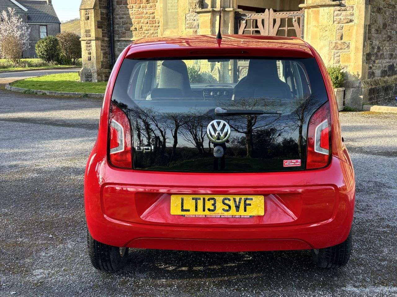 A 2013 VOLKSWAGEN UP! 1.0 High up! Hatchback 5dr Petrol Manual Euro 5 (75 ps) A 2013 VOLKSWAGEN UP! 1.0 High up! Hatchback 5dr Petrol Manual Euro 5 (75 ps)