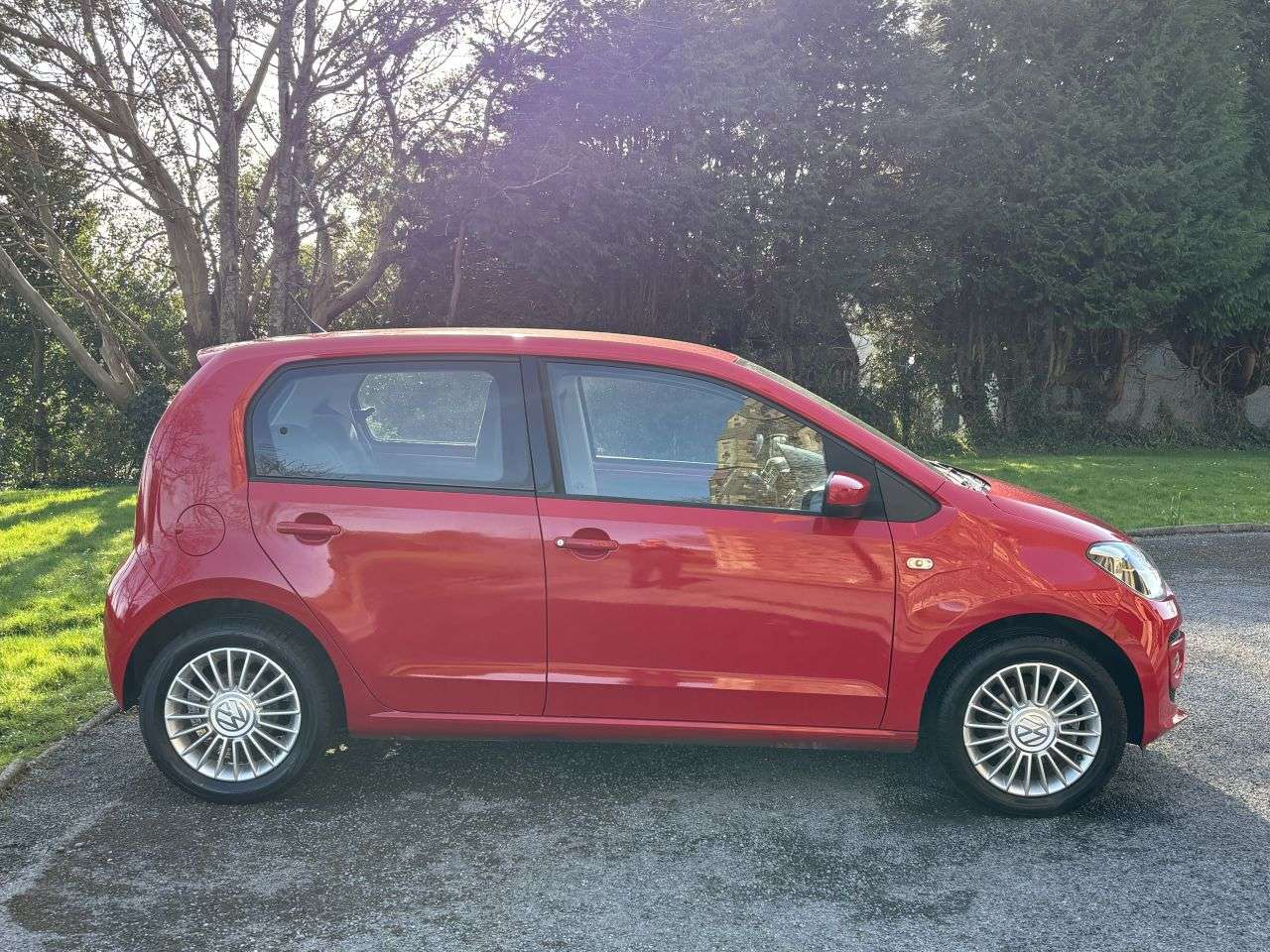 A 2013 VOLKSWAGEN UP! 1.0 High up! Hatchback 5dr Petrol Manual Euro 5 (75 ps) A 2013 VOLKSWAGEN UP! 1.0 High up! Hatchback 5dr Petrol Manual Euro 5 (75 ps)