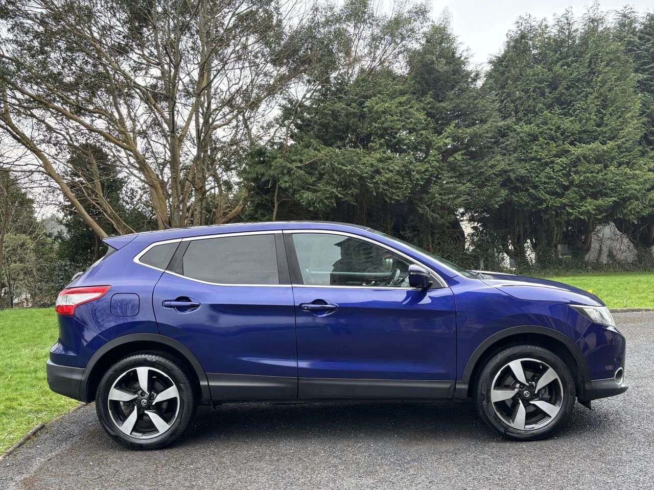 A 2015 NISSAN QASHQAI 1.2 DIG-T n-tec SUV 5dr Petrol XTRON 2WD Euro 6 (s/s) (115 ps) A 2015 NISSAN QASHQAI 1.2 DIG-T n-tec SUV 5dr Petrol XTRON 2WD Euro 6 (s/s) (115 ps)