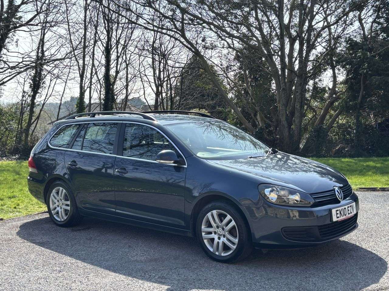 A 2010 VOLKSWAGEN GOLF 1.6 TDI SE Estate 5dr Diesel Manual Euro 5 (105 ps) A 2010 VOLKSWAGEN GOLF 1.6 TDI SE Estate 5dr Diesel Manual Euro 5 (105 ps)