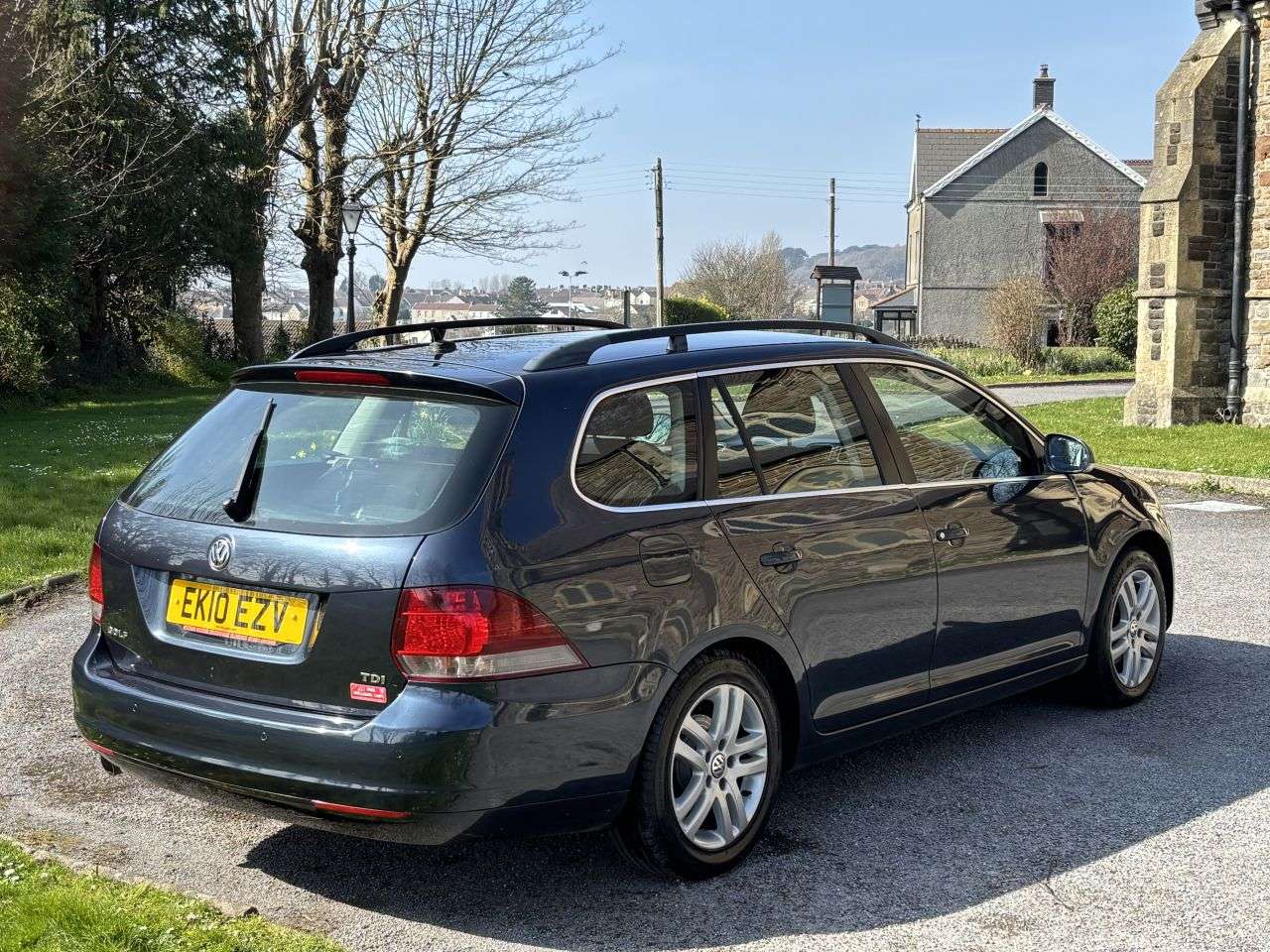 A 2010 VOLKSWAGEN GOLF 1.6 TDI SE Estate 5dr Diesel Manual Euro 5 (105 ps) A 2010 VOLKSWAGEN GOLF 1.6 TDI SE Estate 5dr Diesel Manual Euro 5 (105 ps)