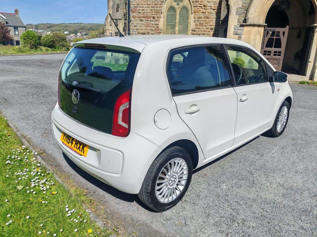 A 2014 VOLKSWAGEN UP! 1.0 High up! Hatchback 5dr Petrol Manual Euro 5 (75 ps) A 2014 VOLKSWAGEN UP! 1.0 High up! Hatchback 5dr Petrol Manual Euro 5 (75 ps)