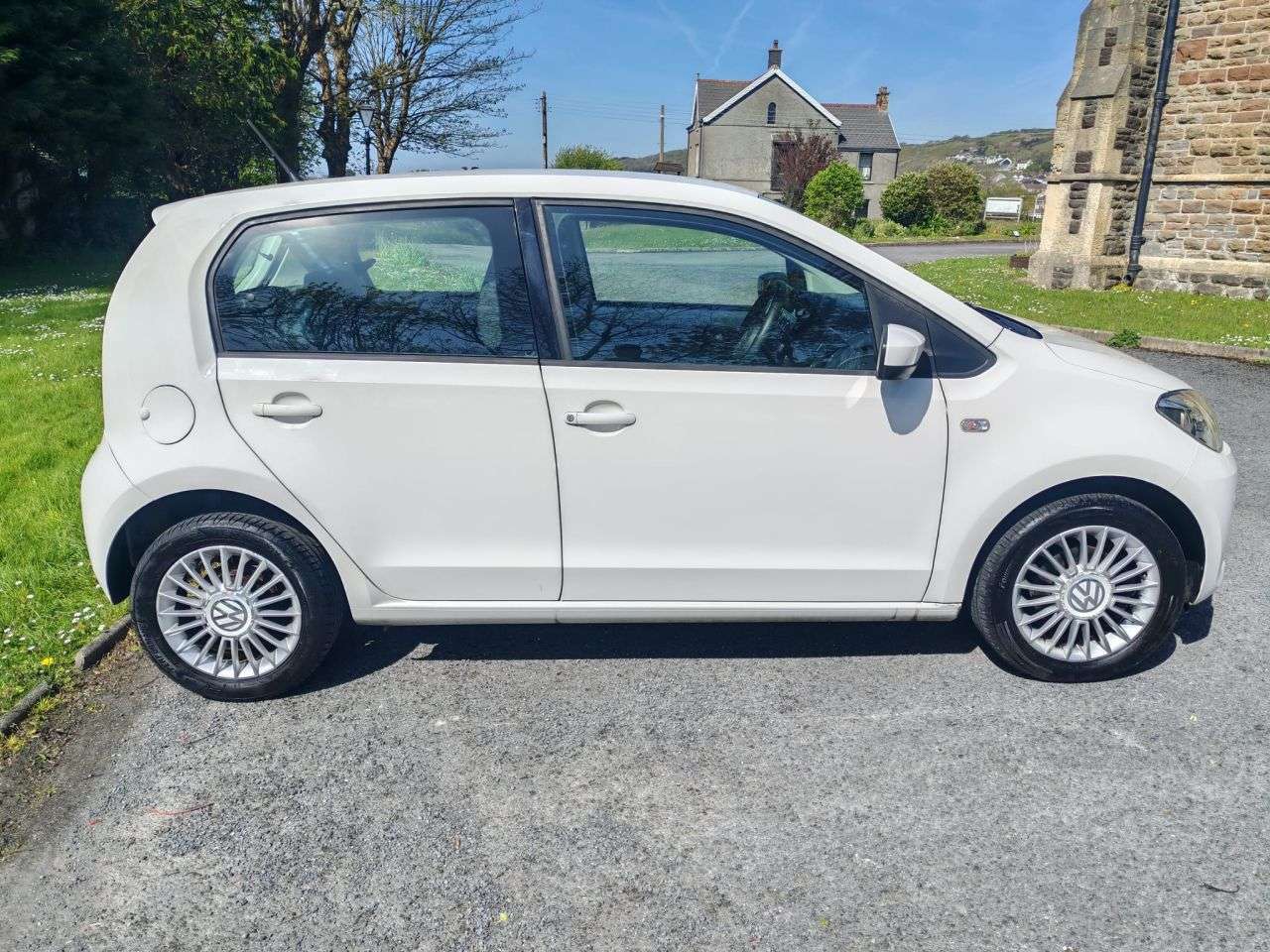 A 2014 VOLKSWAGEN UP! 1.0 High up! Hatchback 5dr Petrol Manual Euro 5 (75 ps) A 2014 VOLKSWAGEN UP! 1.0 High up! Hatchback 5dr Petrol Manual Euro 5 (75 ps)