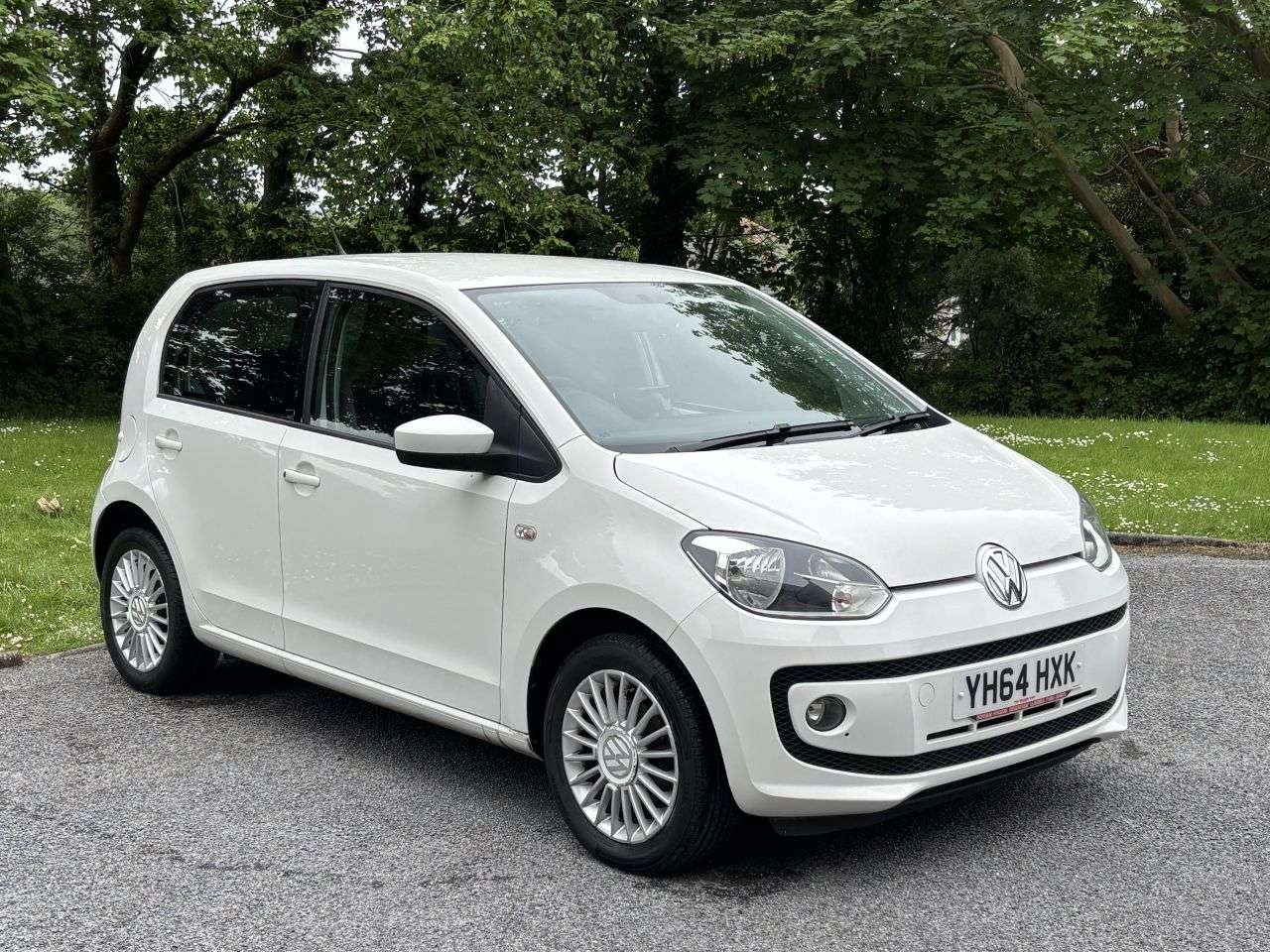 A 2014 VOLKSWAGEN UP! 1.0 High up! Hatchback 5dr Petrol Manual Euro 5 (75 ps) A 2014 VOLKSWAGEN UP! 1.0 High up! Hatchback 5dr Petrol Manual Euro 5 (75 ps)