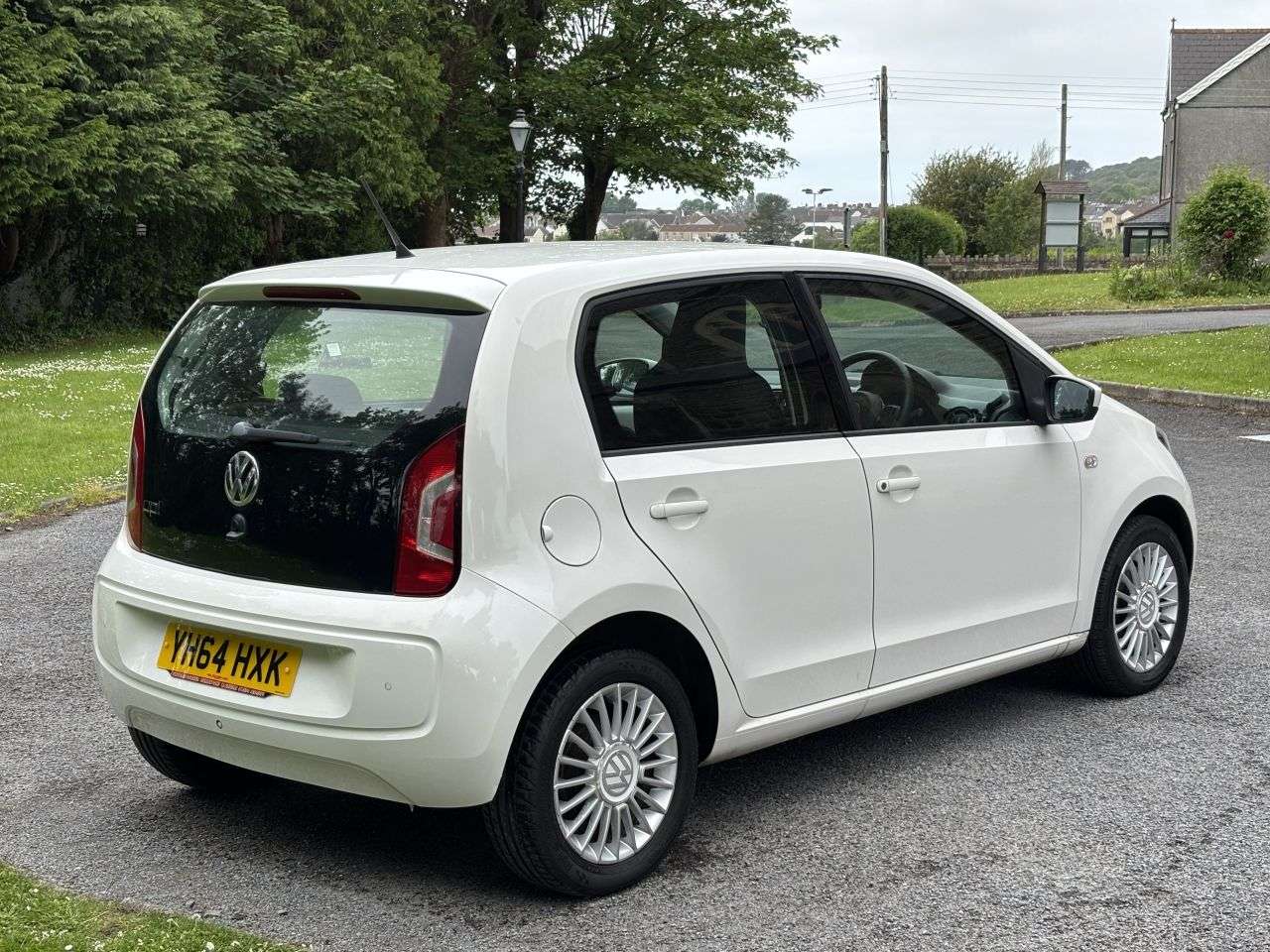 A 2014 VOLKSWAGEN UP! 1.0 High up! Hatchback 5dr Petrol Manual Euro 5 (75 ps) A 2014 VOLKSWAGEN UP! 1.0 High up! Hatchback 5dr Petrol Manual Euro 5 (75 ps)