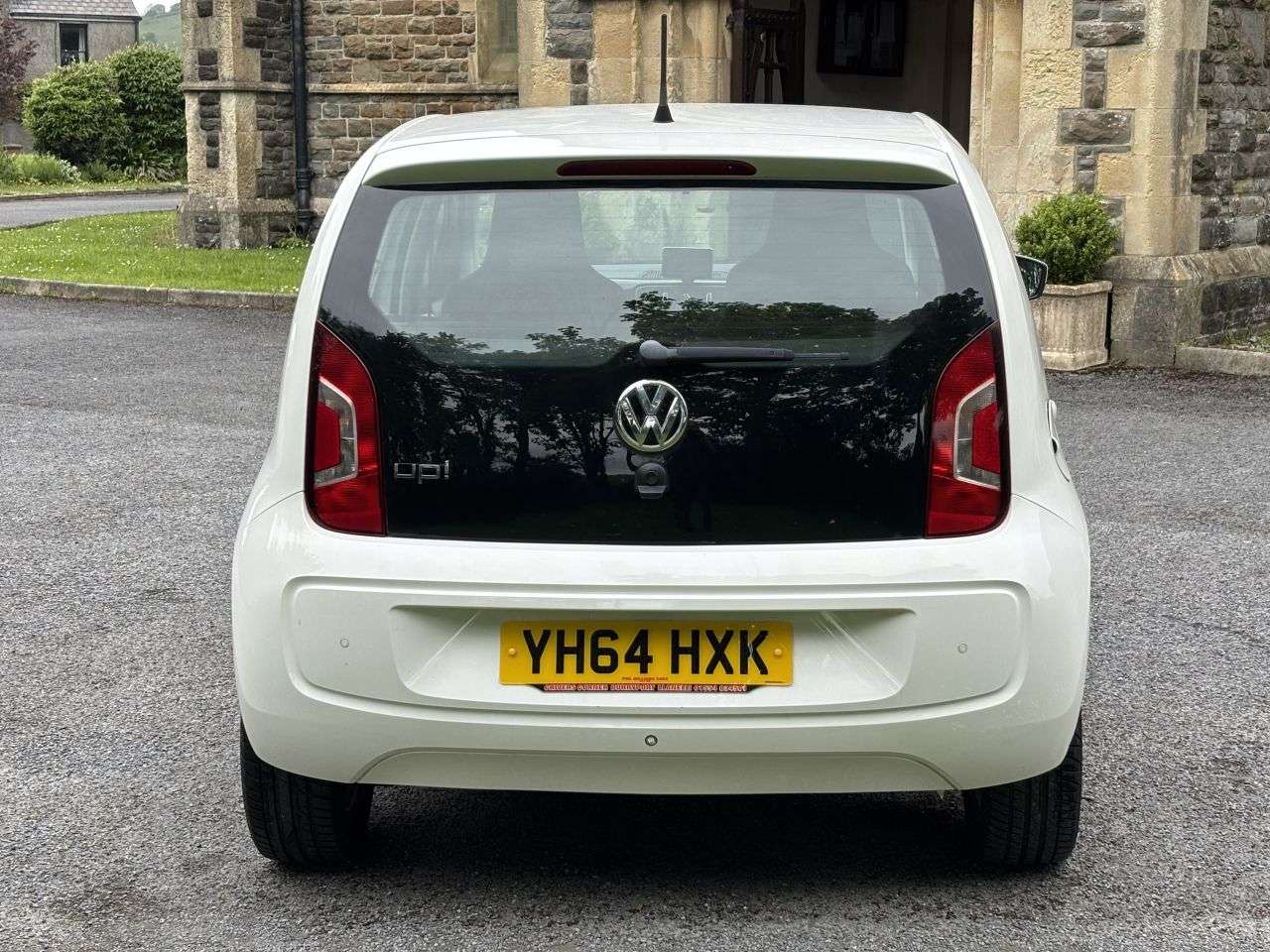 A 2014 VOLKSWAGEN UP! 1.0 High up! Hatchback 5dr Petrol Manual Euro 5 (75 ps) A 2014 VOLKSWAGEN UP! 1.0 High up! Hatchback 5dr Petrol Manual Euro 5 (75 ps)
