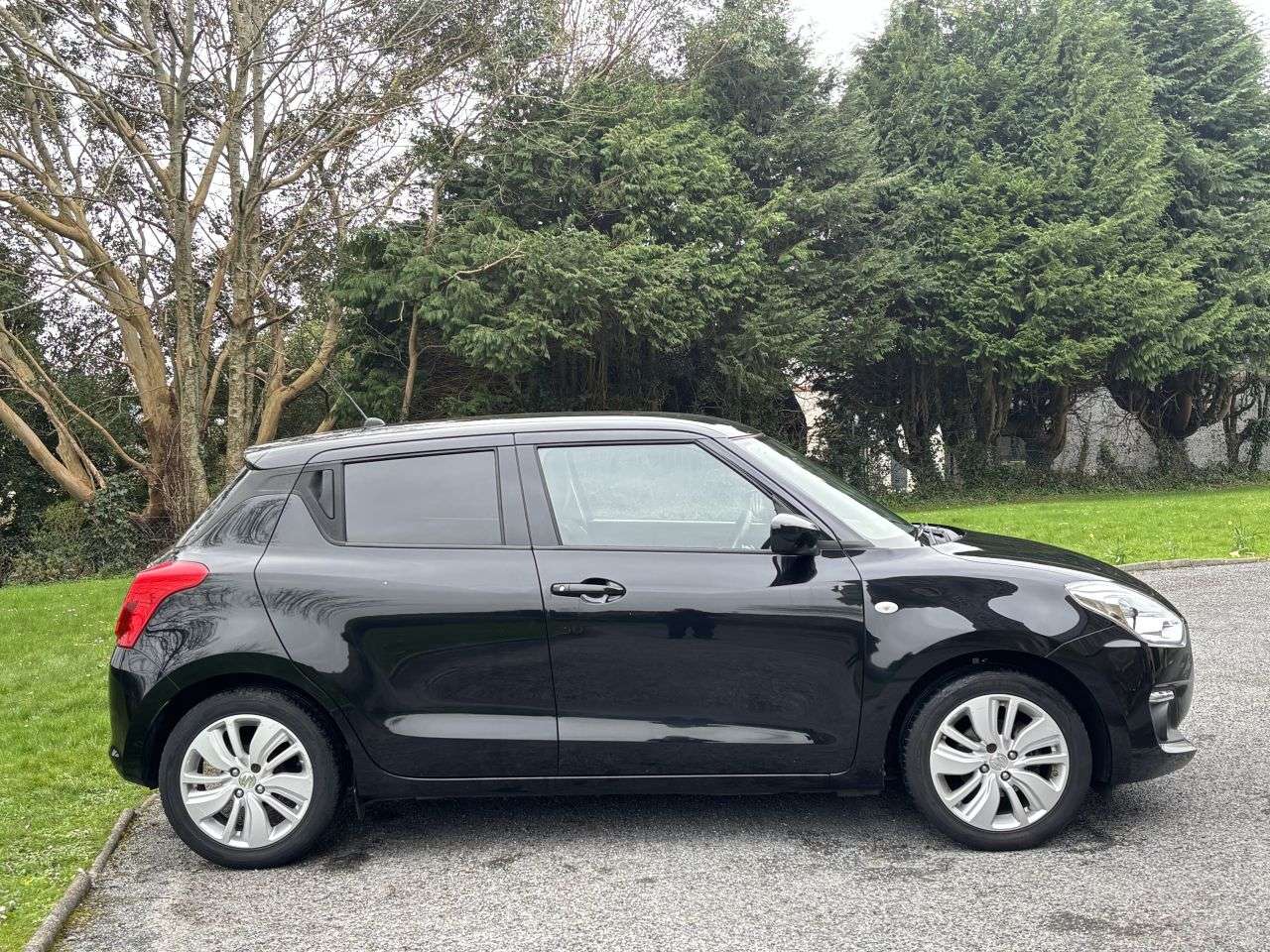 A 2017 SUZUKI SWIFT 1.0 Boosterjet SZ-T Hatchback 5dr Petrol Manual Euro 6 (111 ps) A 2017 SUZUKI SWIFT 1.0 Boosterjet SZ-T Hatchback 5dr Petrol Manual Euro 6 (111 ps)
