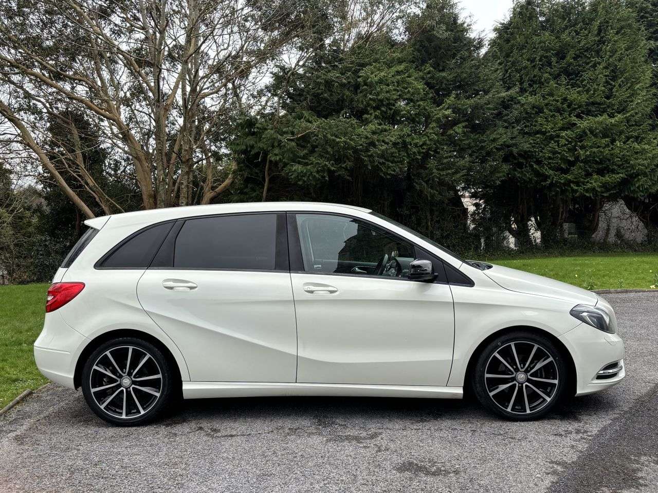 A 2014 MERCEDES-BENZ B-CLASS 1.5 B180 CDI Sport MPV 5dr Diesel Manual Euro 5 (s/s) (109 ps) A 2014 MERCEDES-BENZ B-CLASS 1.5 B180 CDI Sport MPV 5dr Diesel Manual Euro 5 (s/s) (109 ps)