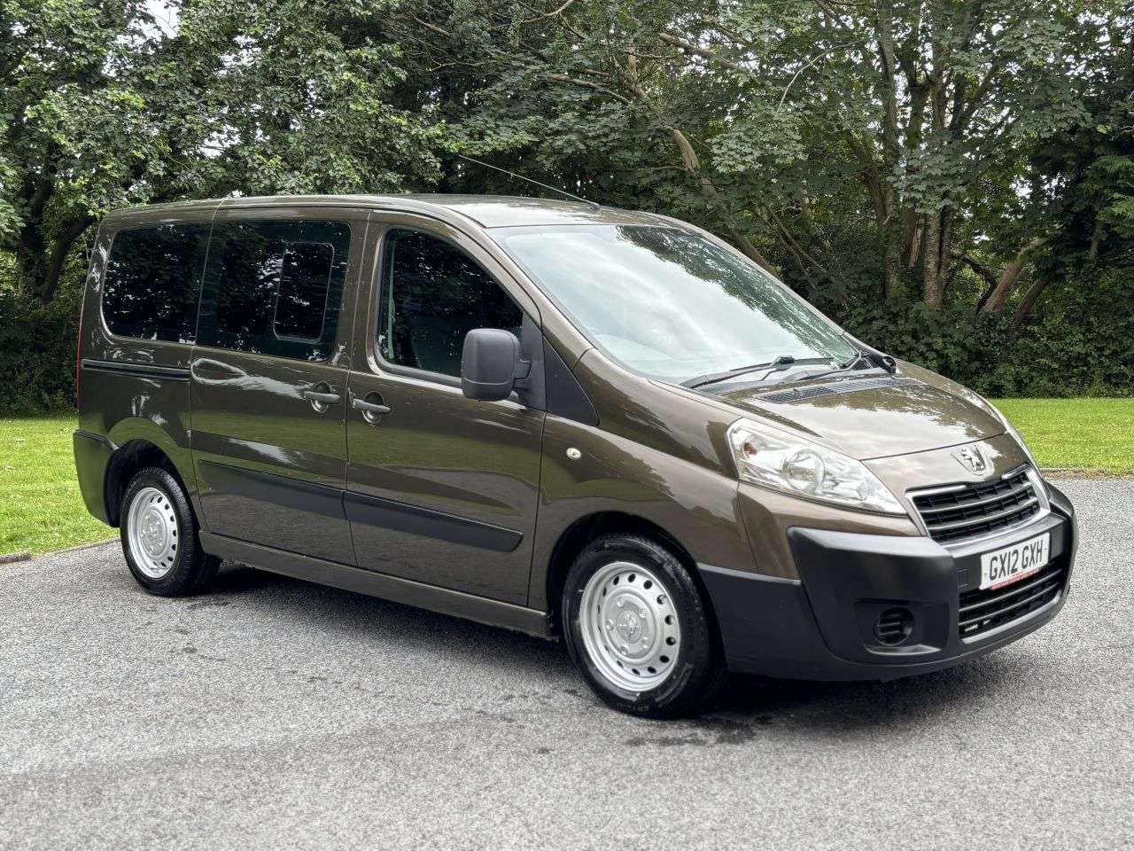 A 2012 PEUGEOT EXPERT TEPEE 2.0 HDi Comfort L1 MPV 5dr Diesel Manual (5/6 seats) (172 g/km, 130 bhp) A 2012 PEUGEOT EXPERT TEPEE 2.0 HDi Comfort L1 MPV 5dr Diesel Manual (5/6 seats) (172 g/km, 130 bhp)