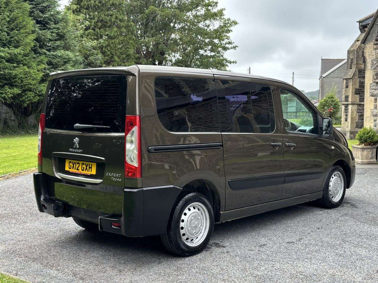 A 2012 PEUGEOT EXPERT TEPEE 2.0 HDi Comfort L1 MPV 5dr Diesel Manual (5/6 seats) (172 g/km, 130 bhp) A 2012 PEUGEOT EXPERT TEPEE 2.0 HDi Comfort L1 MPV 5dr Diesel Manual (5/6 seats) (172 g/km, 130 bhp)