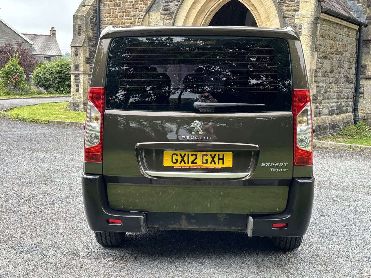 A 2012 PEUGEOT EXPERT TEPEE 2.0 HDi Comfort L1 MPV 5dr Diesel Manual (5/6 seats) (172 g/km, 130 bhp) A 2012 PEUGEOT EXPERT TEPEE 2.0 HDi Comfort L1 MPV 5dr Diesel Manual (5/6 seats) (172 g/km, 130 bhp)