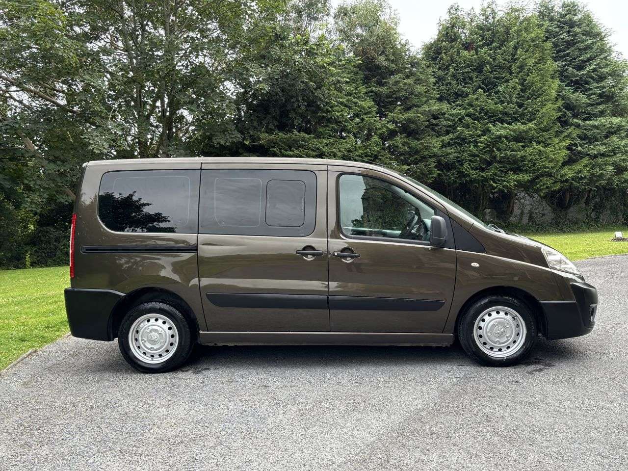A 2012 PEUGEOT EXPERT TEPEE 2.0 HDi Comfort L1 MPV 5dr Diesel Manual (5/6 seats) (172 g/km, 130 bhp) A 2012 PEUGEOT EXPERT TEPEE 2.0 HDi Comfort L1 MPV 5dr Diesel Manual (5/6 seats) (172 g/km, 130 bhp)