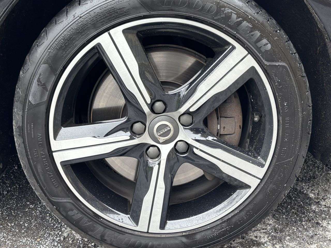 2018 VOLVO V40 2018 VOLVO V40