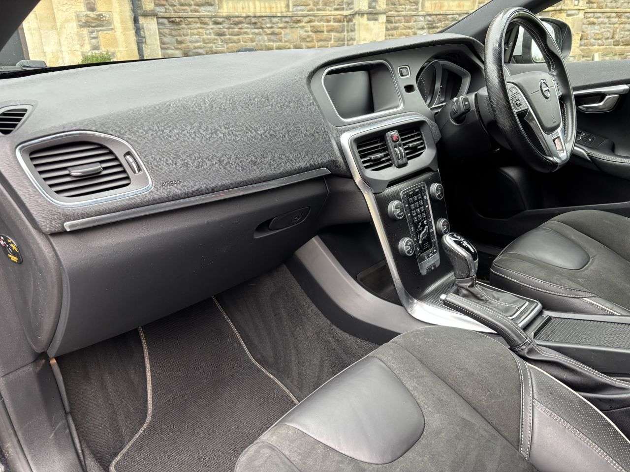 2018 VOLVO V40 2018 VOLVO V40