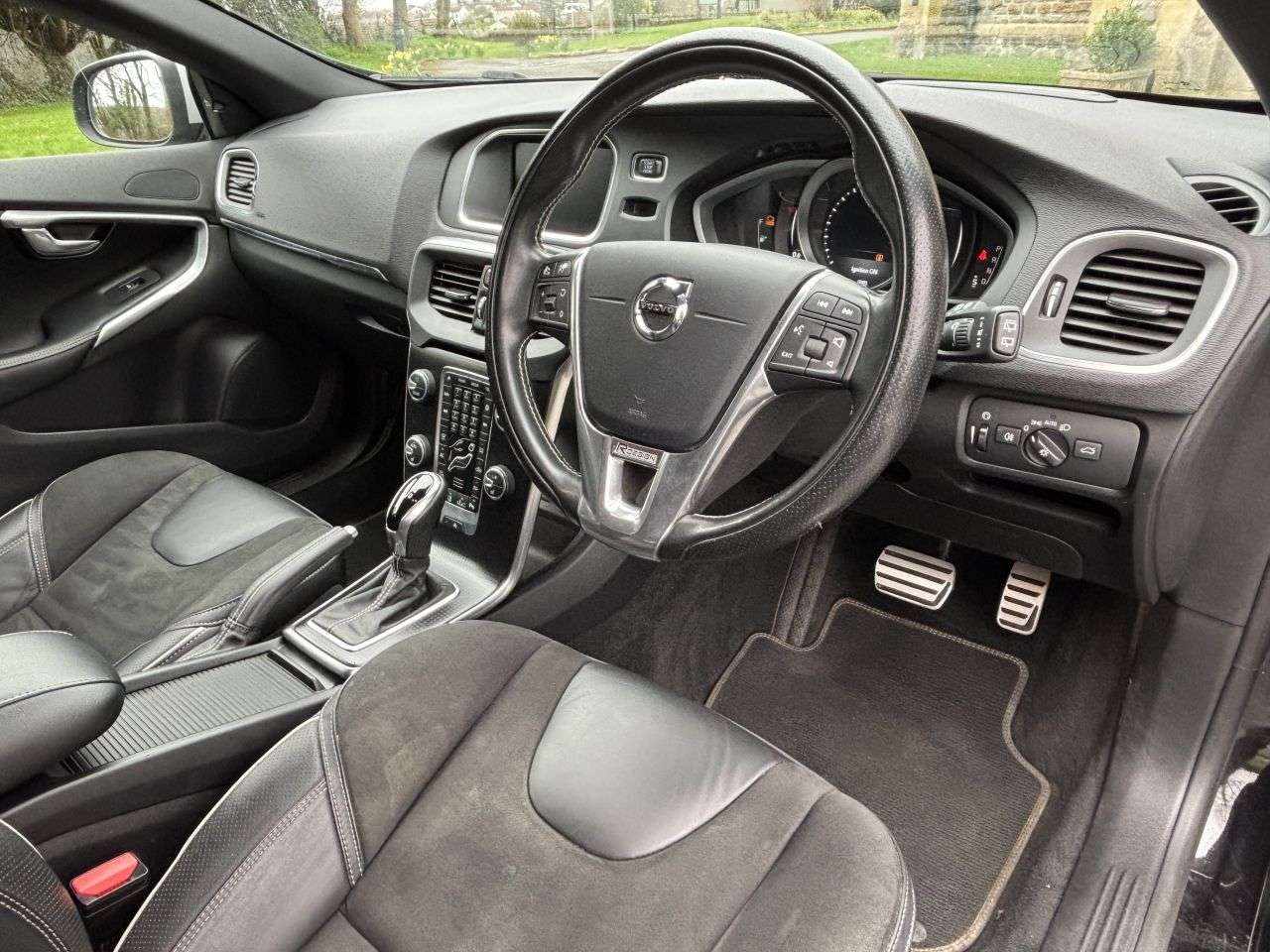 2018 VOLVO V40 2018 VOLVO V40