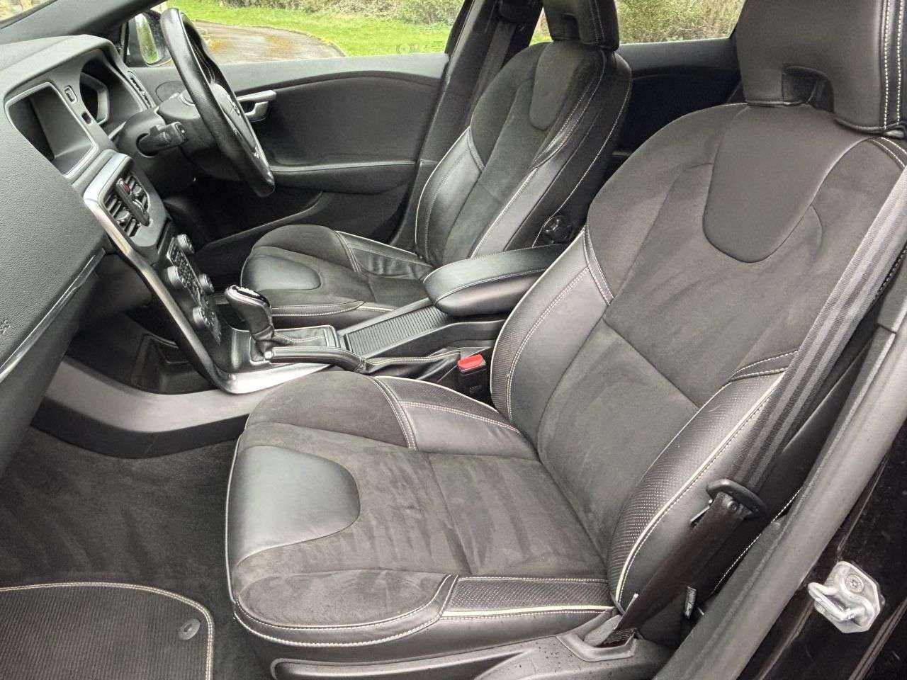 2018 VOLVO V40 2018 VOLVO V40