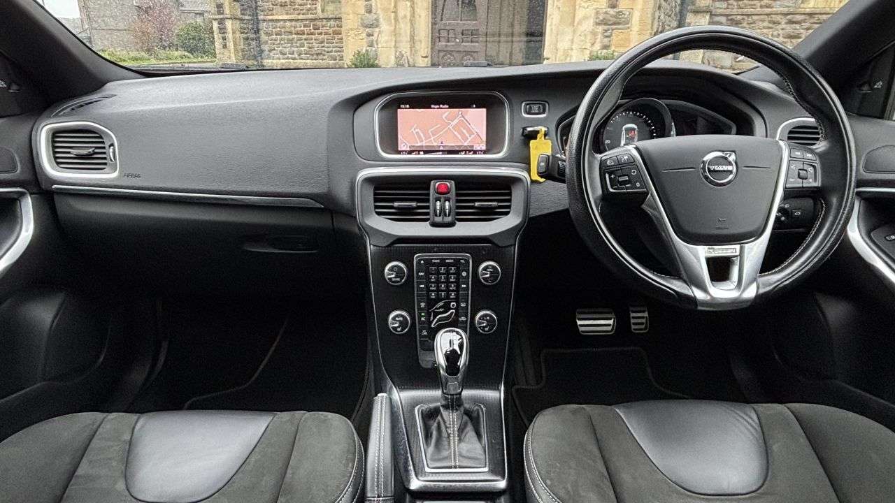 2018 VOLVO V40 2018 VOLVO V40